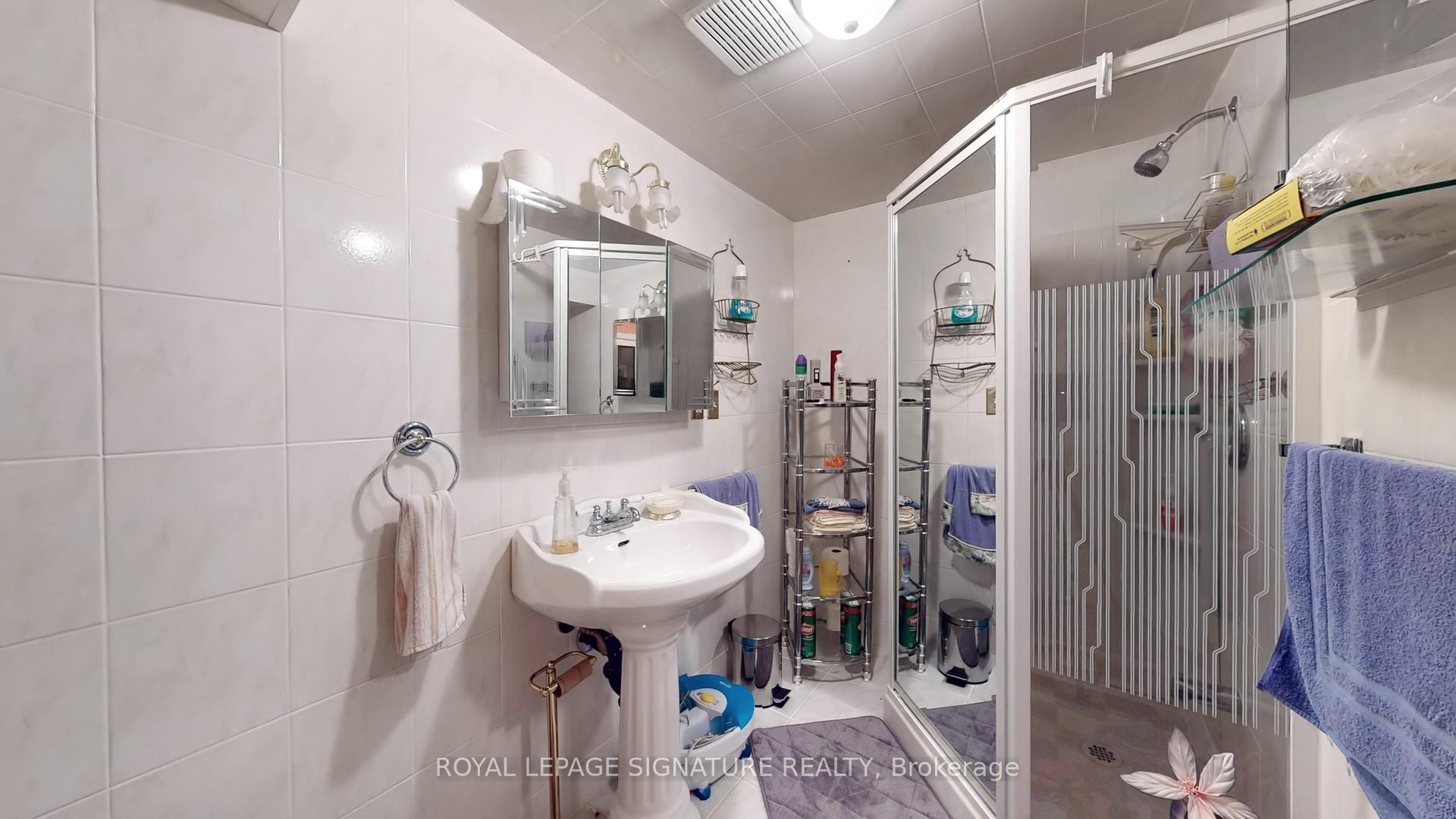 Photo 35 of 180 Kingknoll Drive, Brampton, Fletcher's Creek South — HOMEH