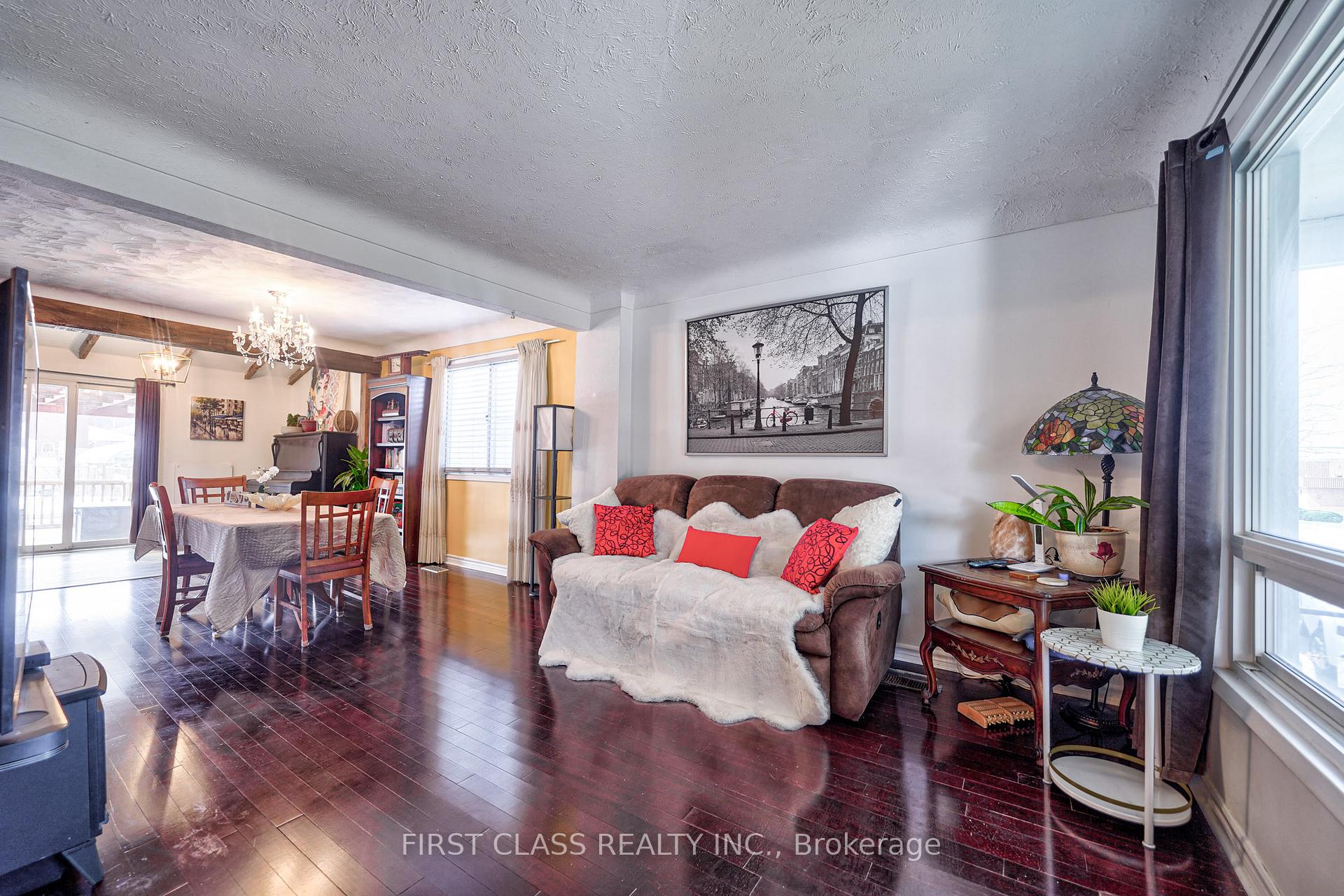 Photo 2 of 260 King Street E, Hamilton, Stoney Creek — HOMEH