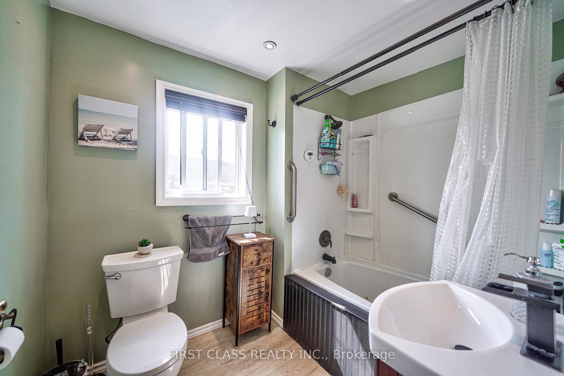 Photo 24 of 260 King Street E, Hamilton, Stoney Creek — HOMEH