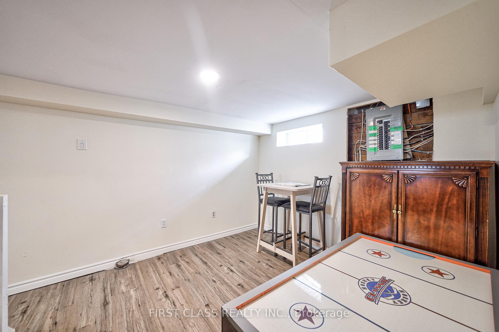 Photo 48 of 260 King Street E, Hamilton, Stoney Creek — HOMEH