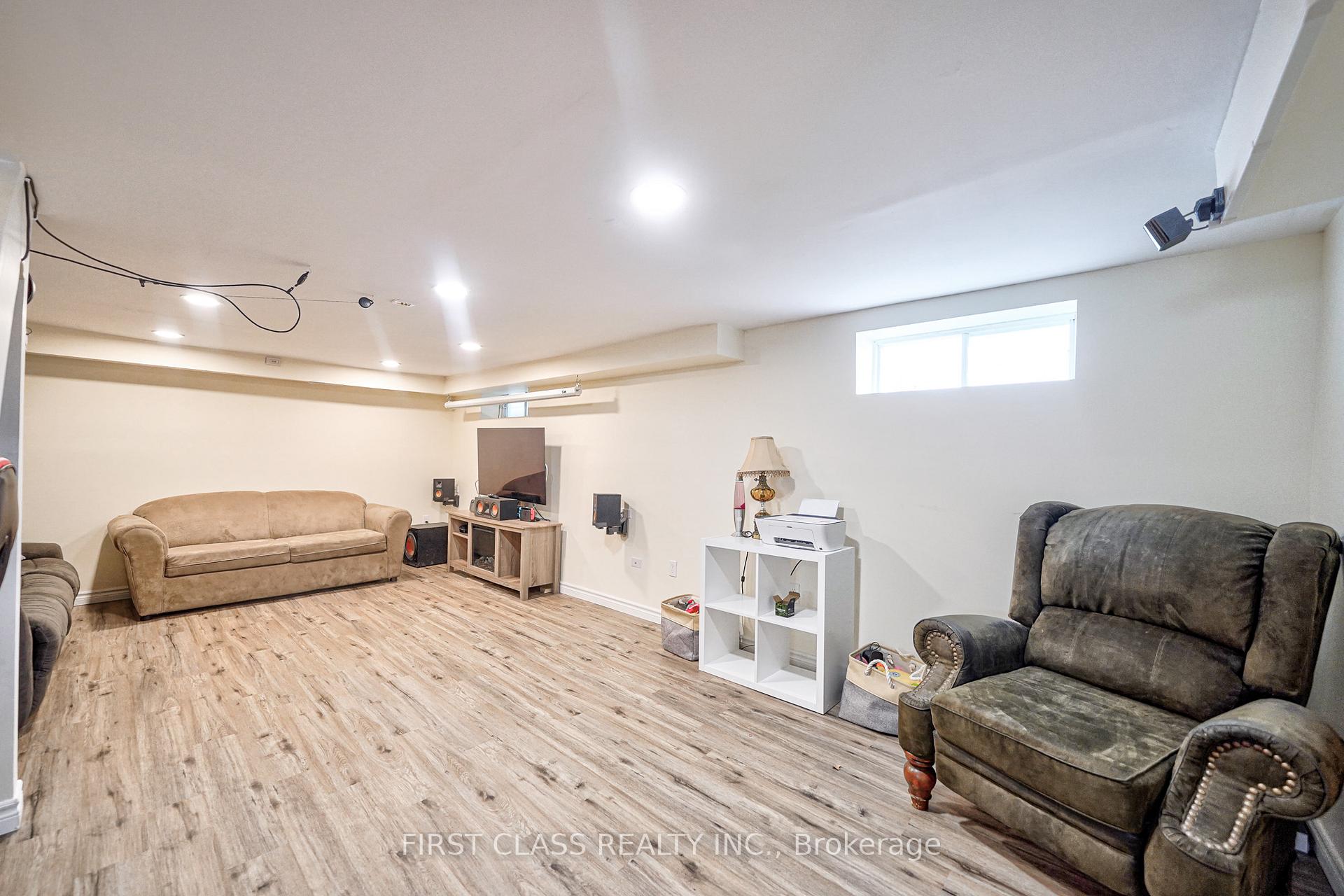 Photo 32 of 260 King Street E, Hamilton, Stoney Creek — HOMEH