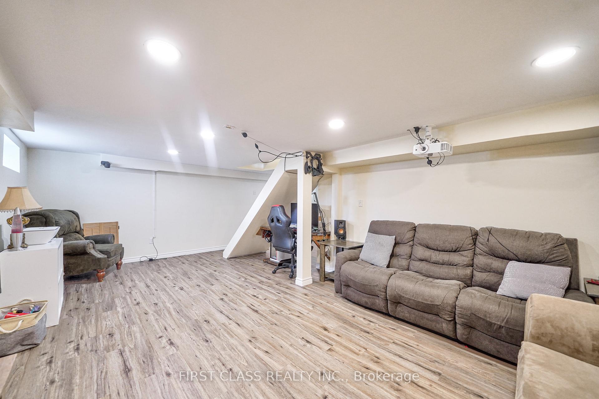 Photo 35 of 260 King Street E, Hamilton, Stoney Creek — HOMEH