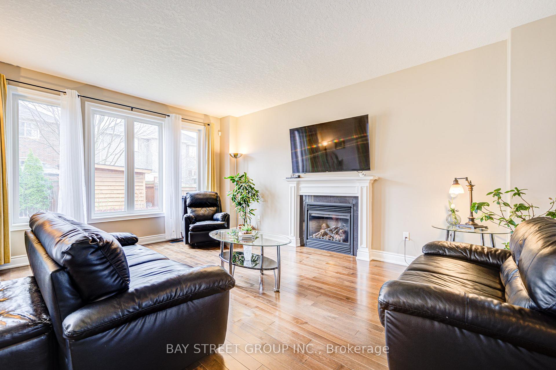Photo 6 of 77 Graihawk Drive, Barrie, Ardagh — HOMEH