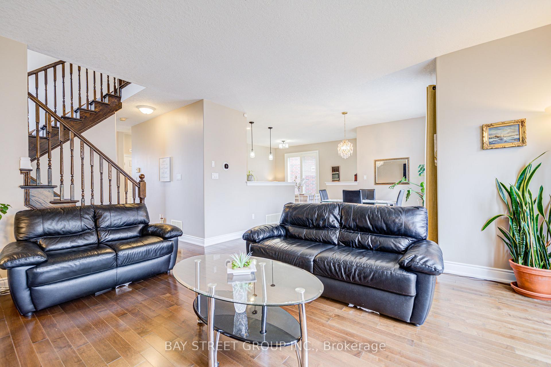 Photo 8 of 77 Graihawk Drive, Barrie, Ardagh — HOMEH