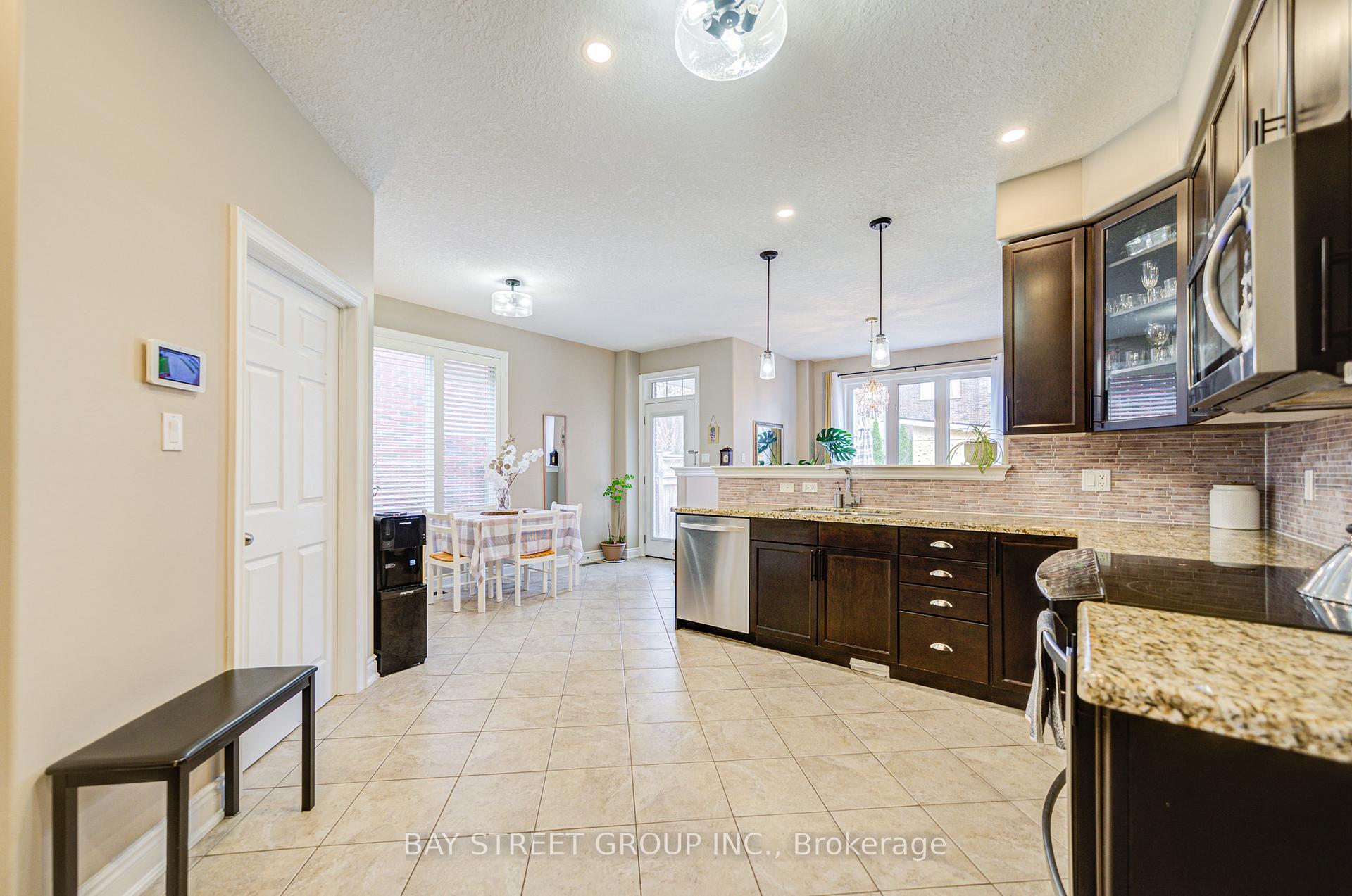 Photo 10 of 77 Graihawk Drive, Barrie, Ardagh — HOMEH