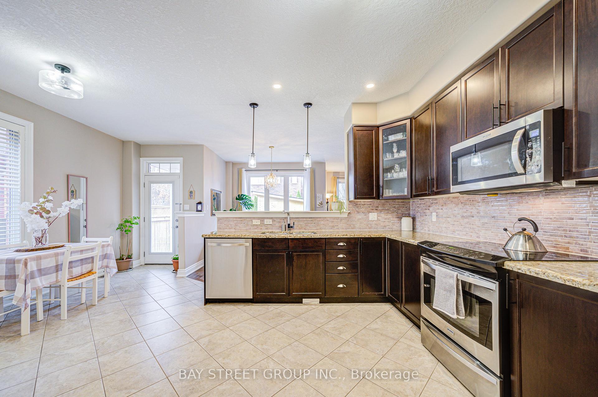 Photo 11 of 77 Graihawk Drive, Barrie, Ardagh — HOMEH