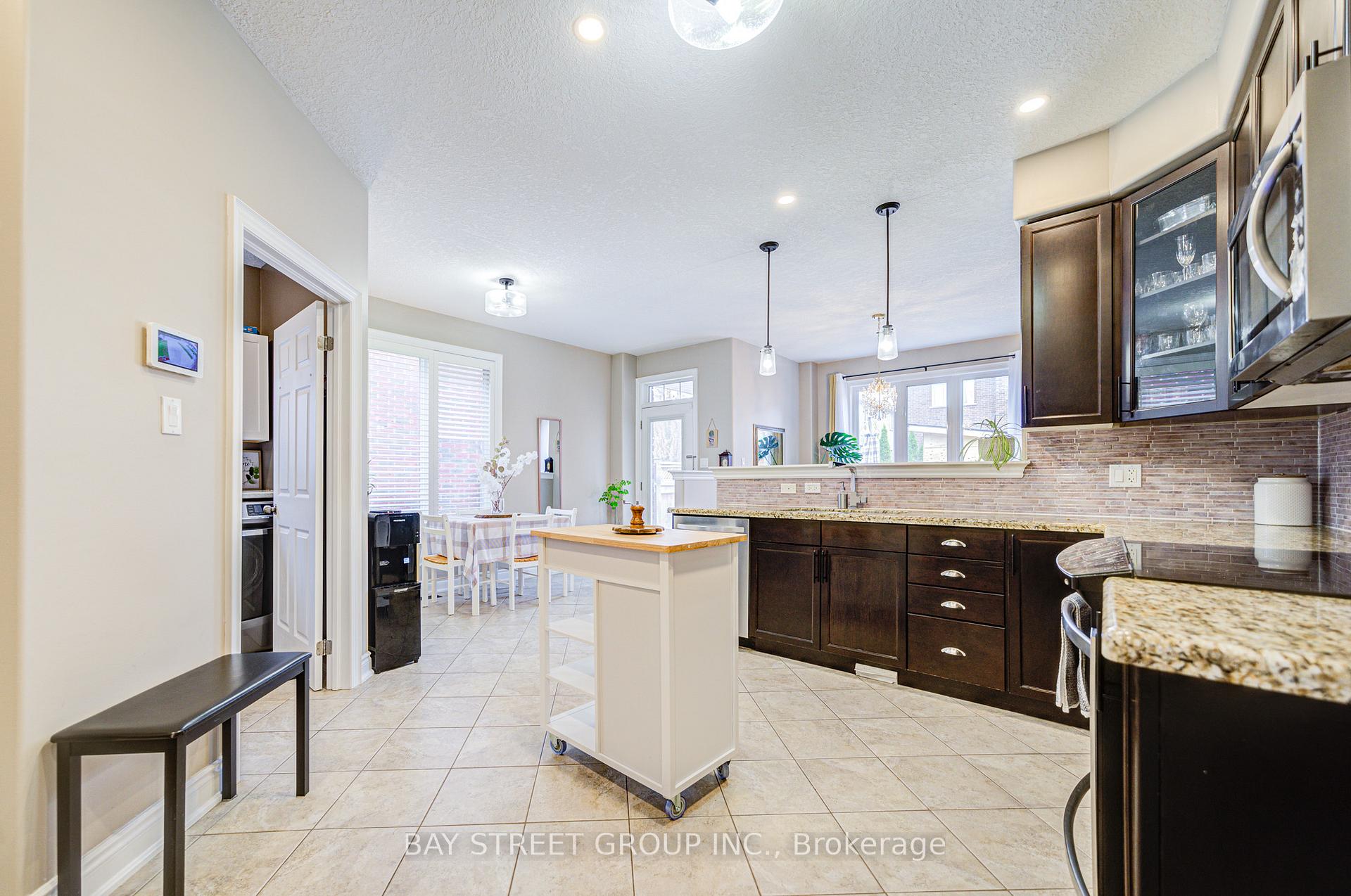 Photo 12 of 77 Graihawk Drive, Barrie, Ardagh — HOMEH