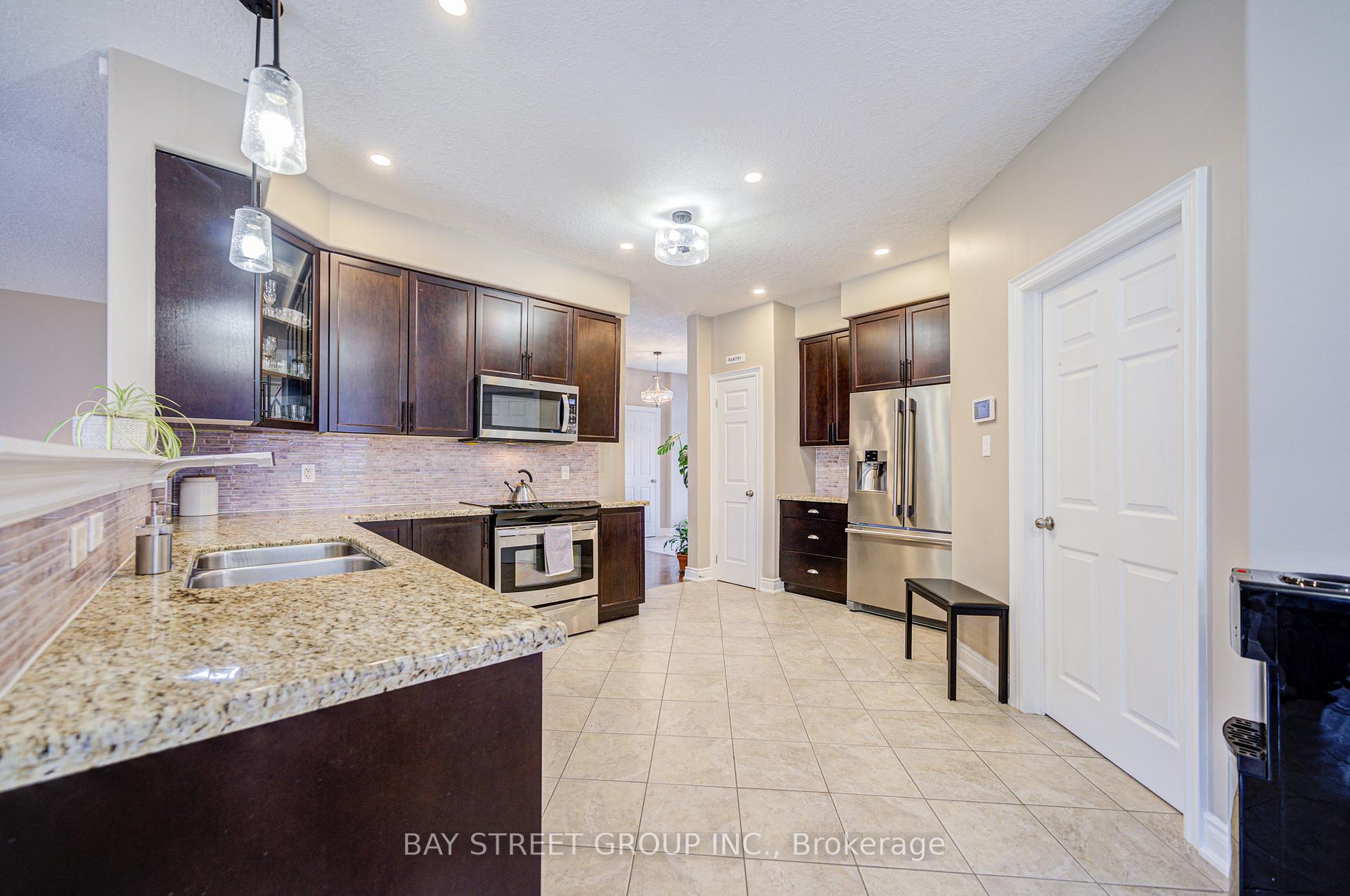 Photo 17 of 77 Graihawk Drive, Barrie, Ardagh — HOMEH
