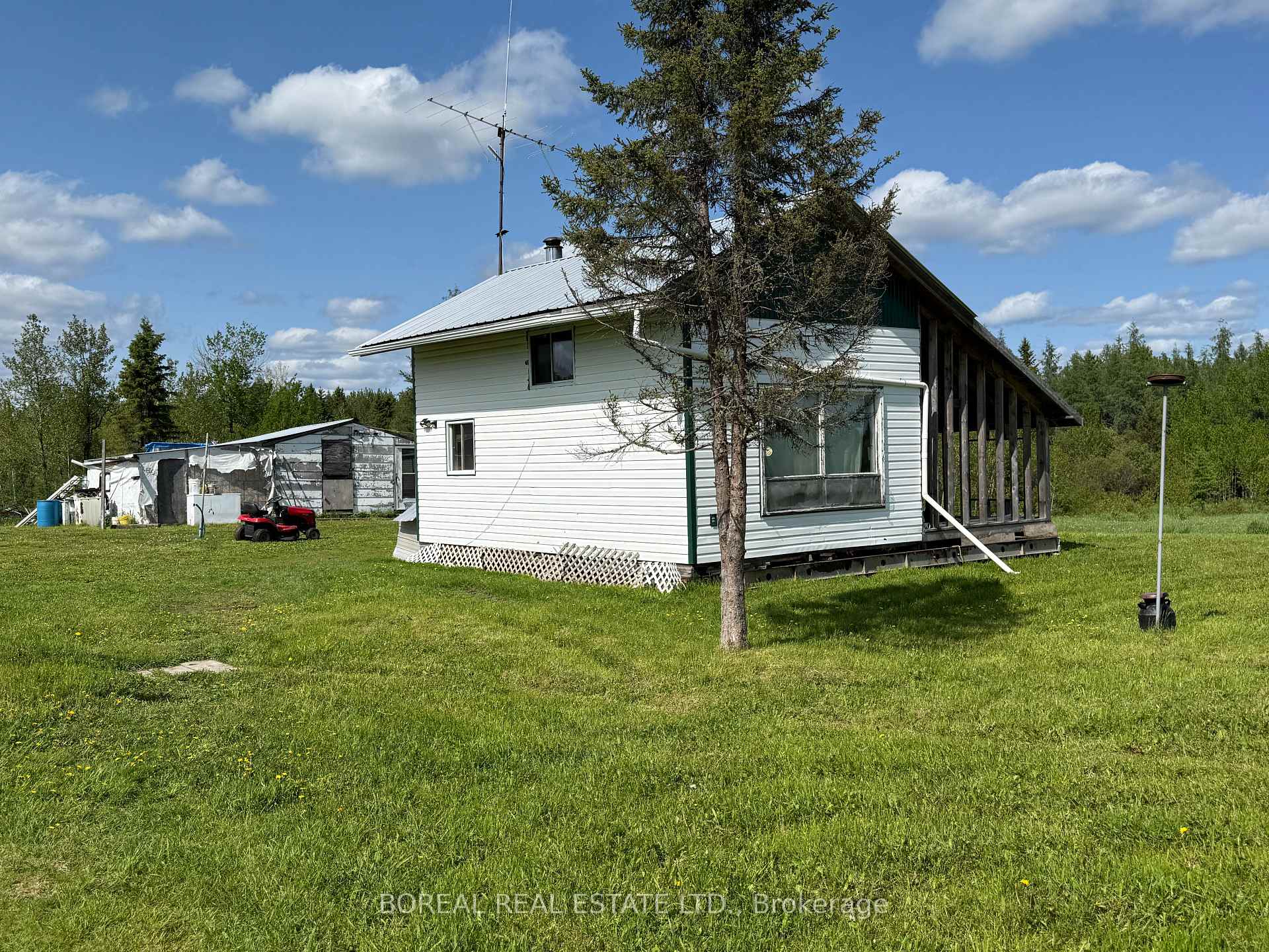 Photo 17 of 295-299 Bentley Lake Road, Cochrane — HOMEH