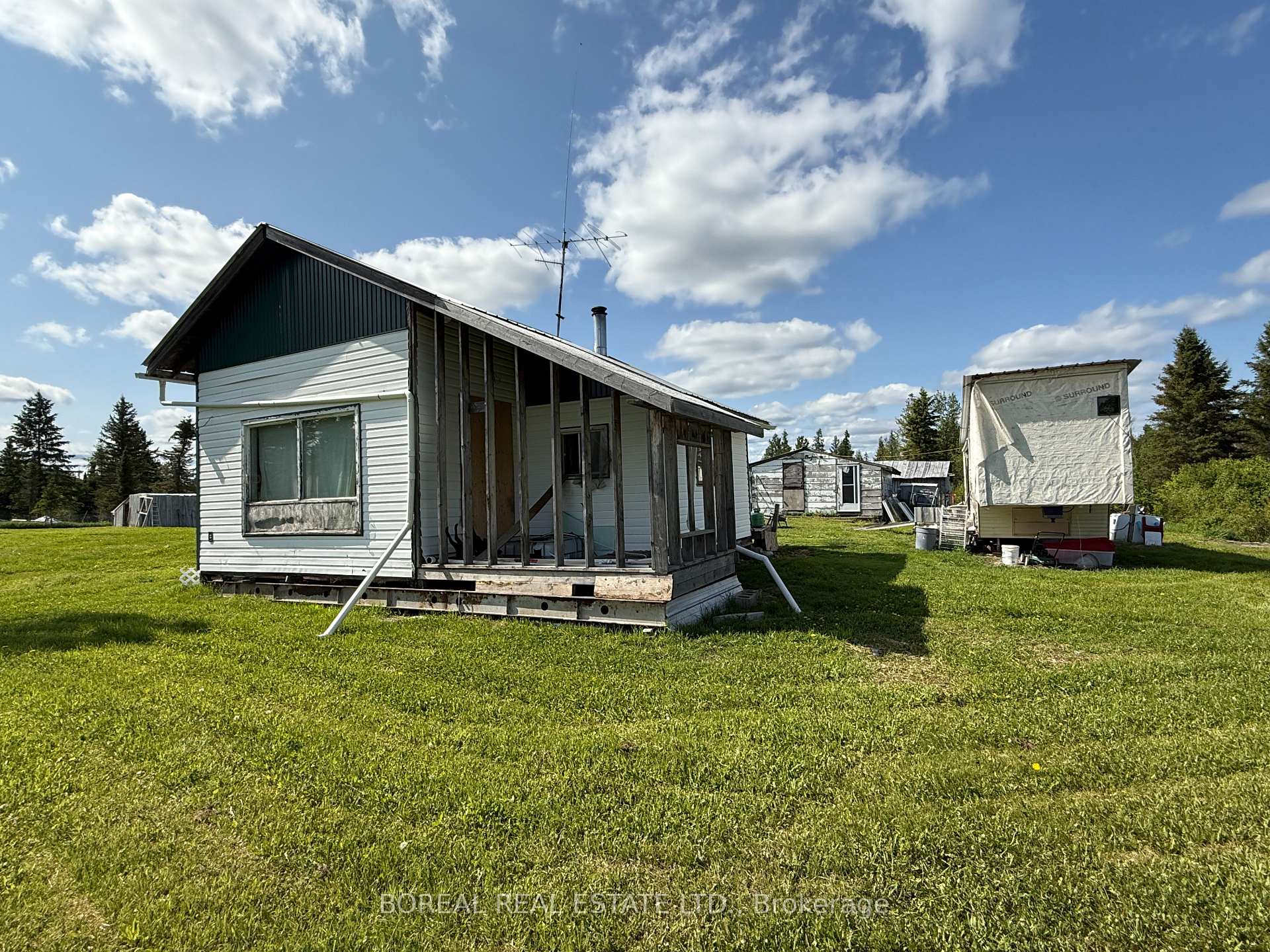 Photo 13 of 295-299 Bentley Lake Road, Cochrane — HOMEH
