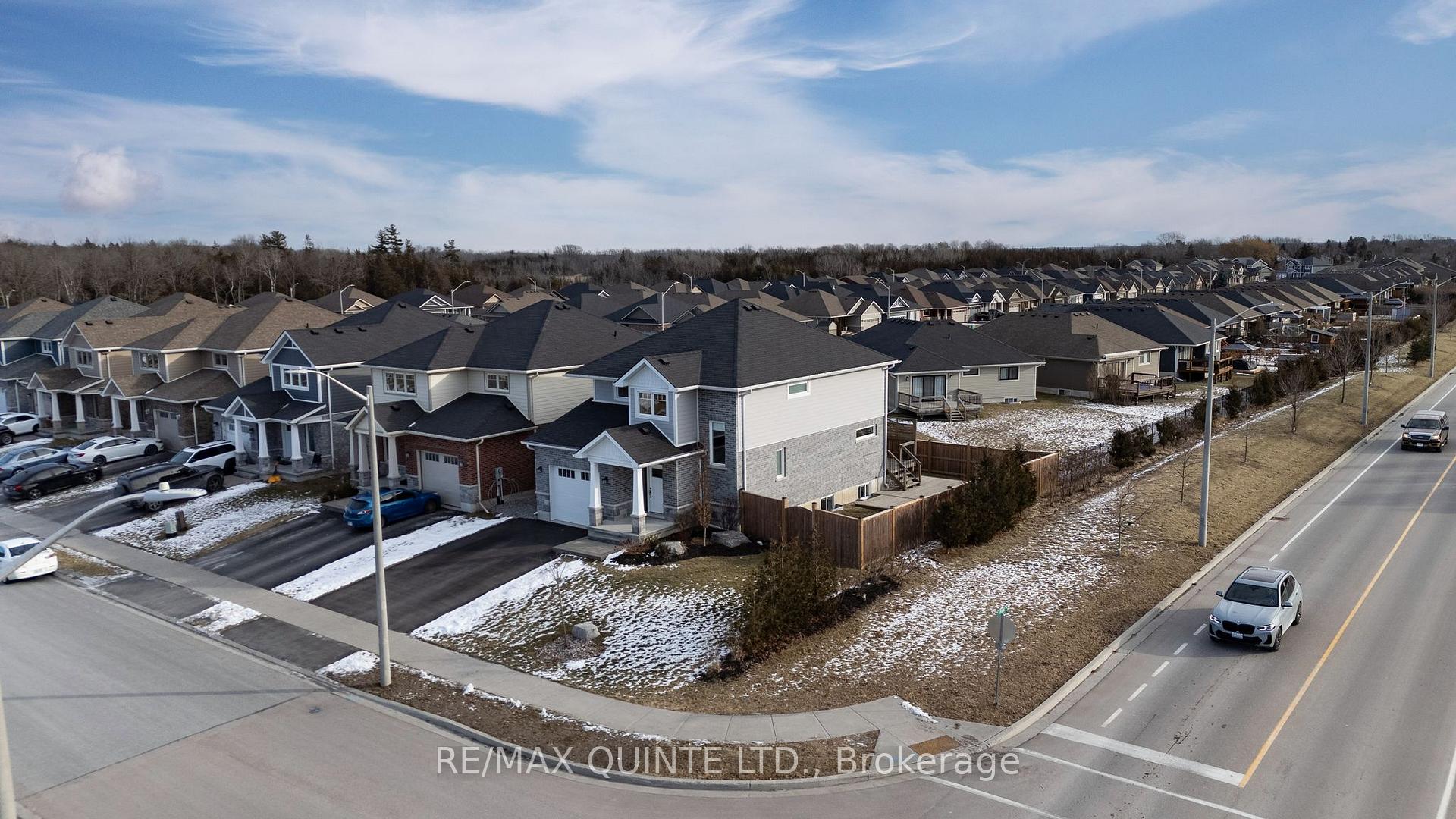 Photo 2 of 75 Spruce Gardens, Belleville, Belleville Ward — HOMEH