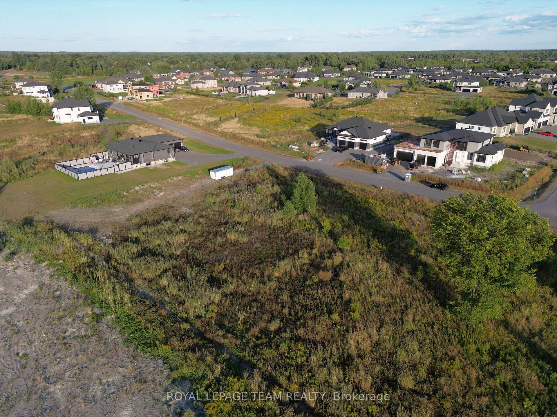 Photo 4 of 6750 Still Meadow Way, Ottawa, Greely — HOMEH