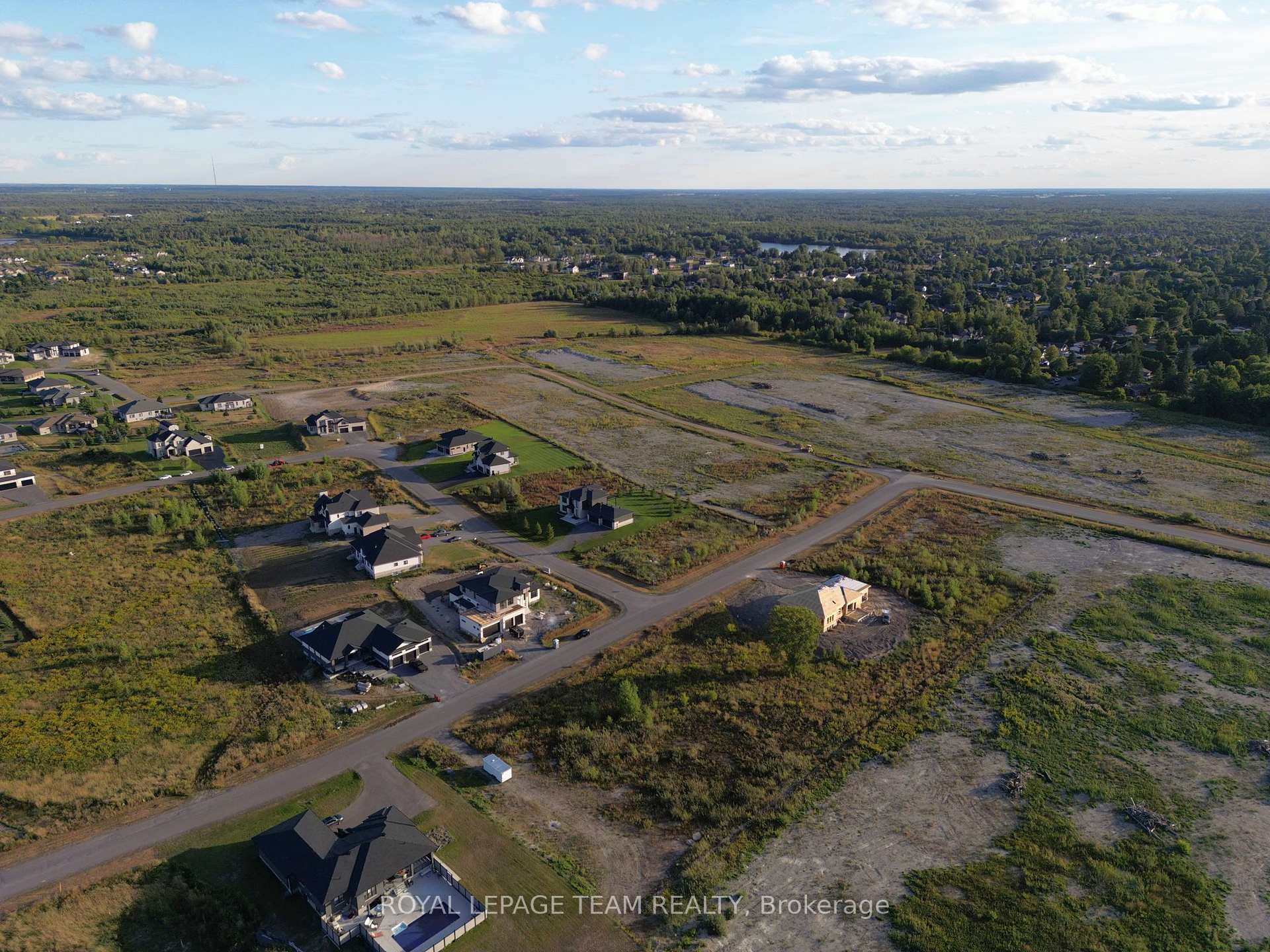 Photo 10 of 6750 Still Meadow Way, Ottawa, Greely — HOMEH