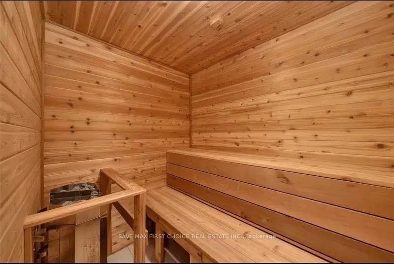 Photo 14 of 1249 Indian Road, Mississauga, Lorne Park — HOMEH