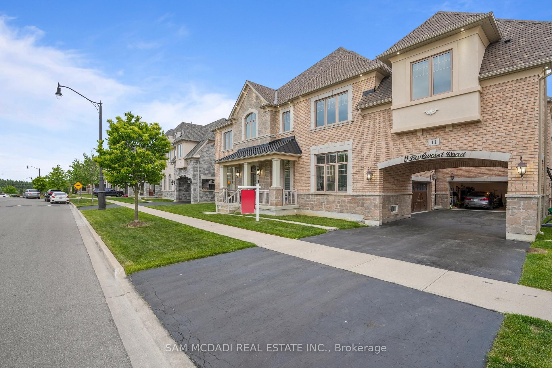Photo 2 of 11 Burlwood Road, Brampton, Vales of Castlemore — HOMEH