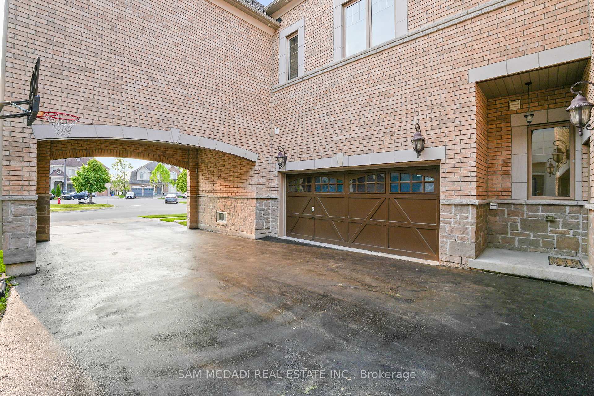 Photo 8 of 11 Burlwood Road, Brampton, Vales of Castlemore — HOMEH