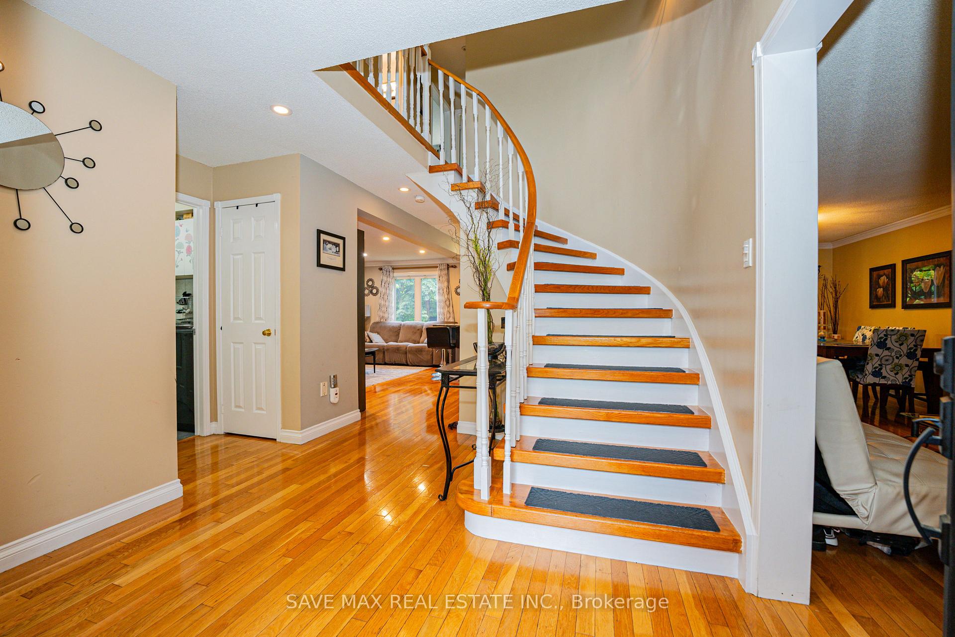 Photo 3 of 62 Laurelcrest Street, Brampton, Westgate — HOMEH