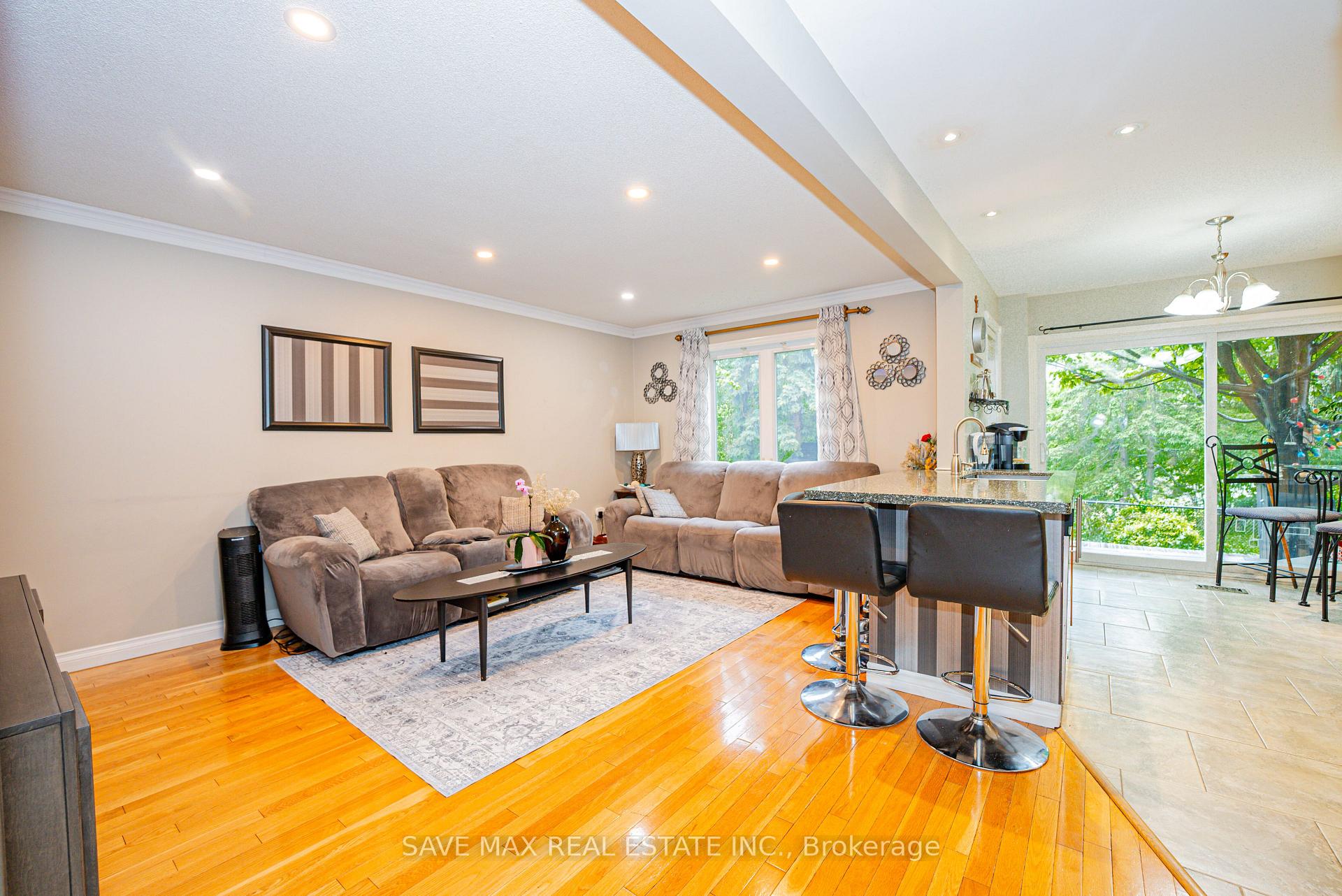 Photo 8 of 62 Laurelcrest Street, Brampton, Westgate — HOMEH