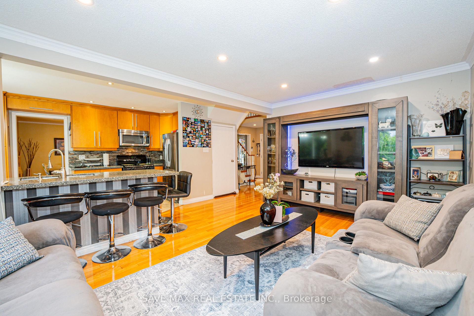 Photo 10 of 62 Laurelcrest Street, Brampton, Westgate — HOMEH