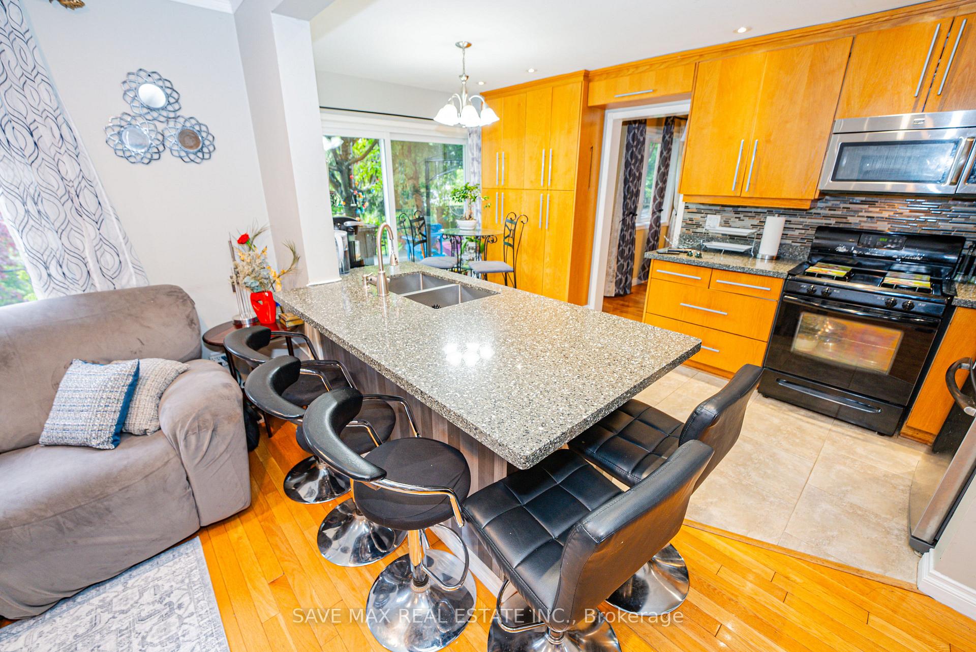 Photo 9 of 62 Laurelcrest Street, Brampton, Westgate — HOMEH