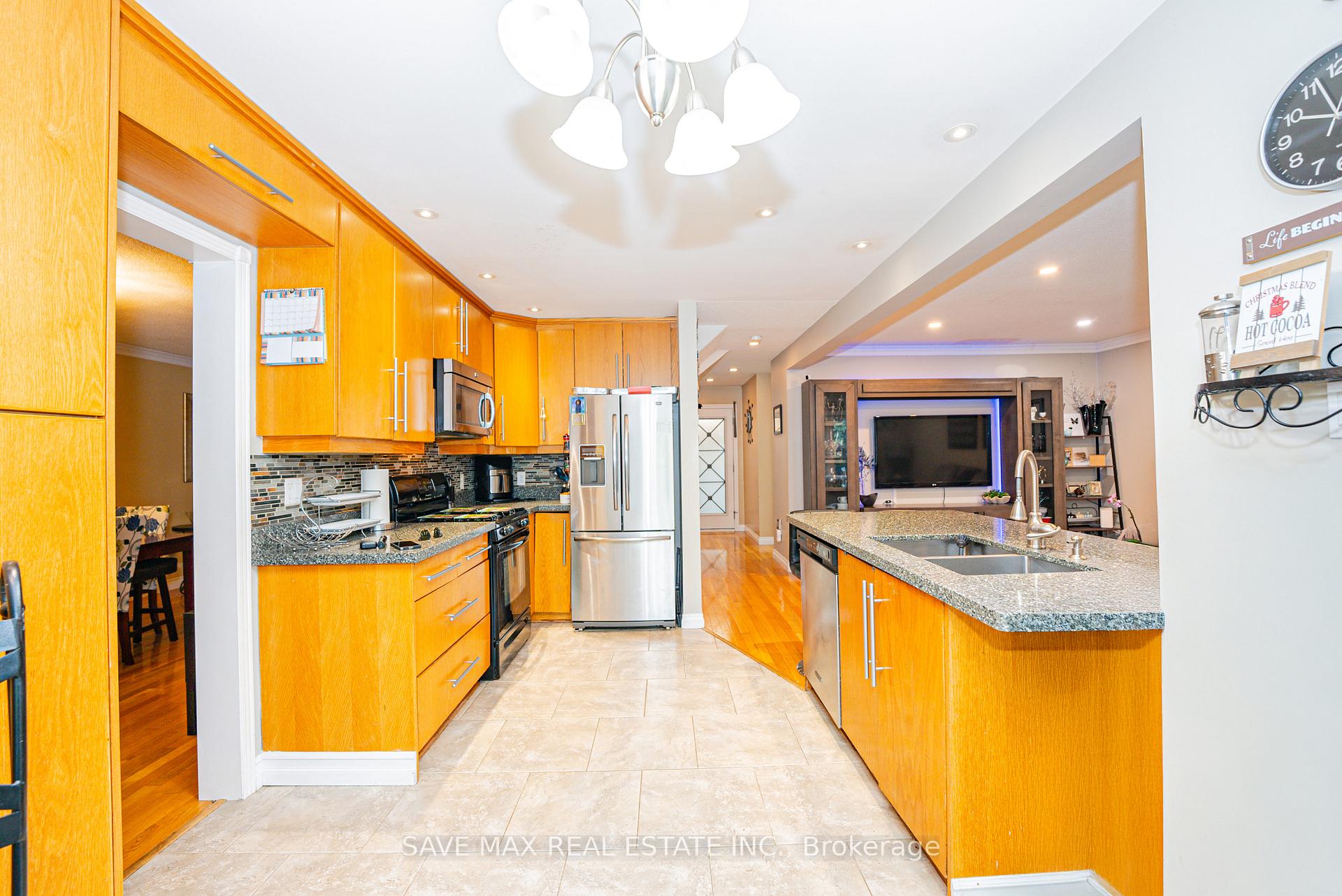 Photo 6 of 62 Laurelcrest Street, Brampton, Westgate — HOMEH