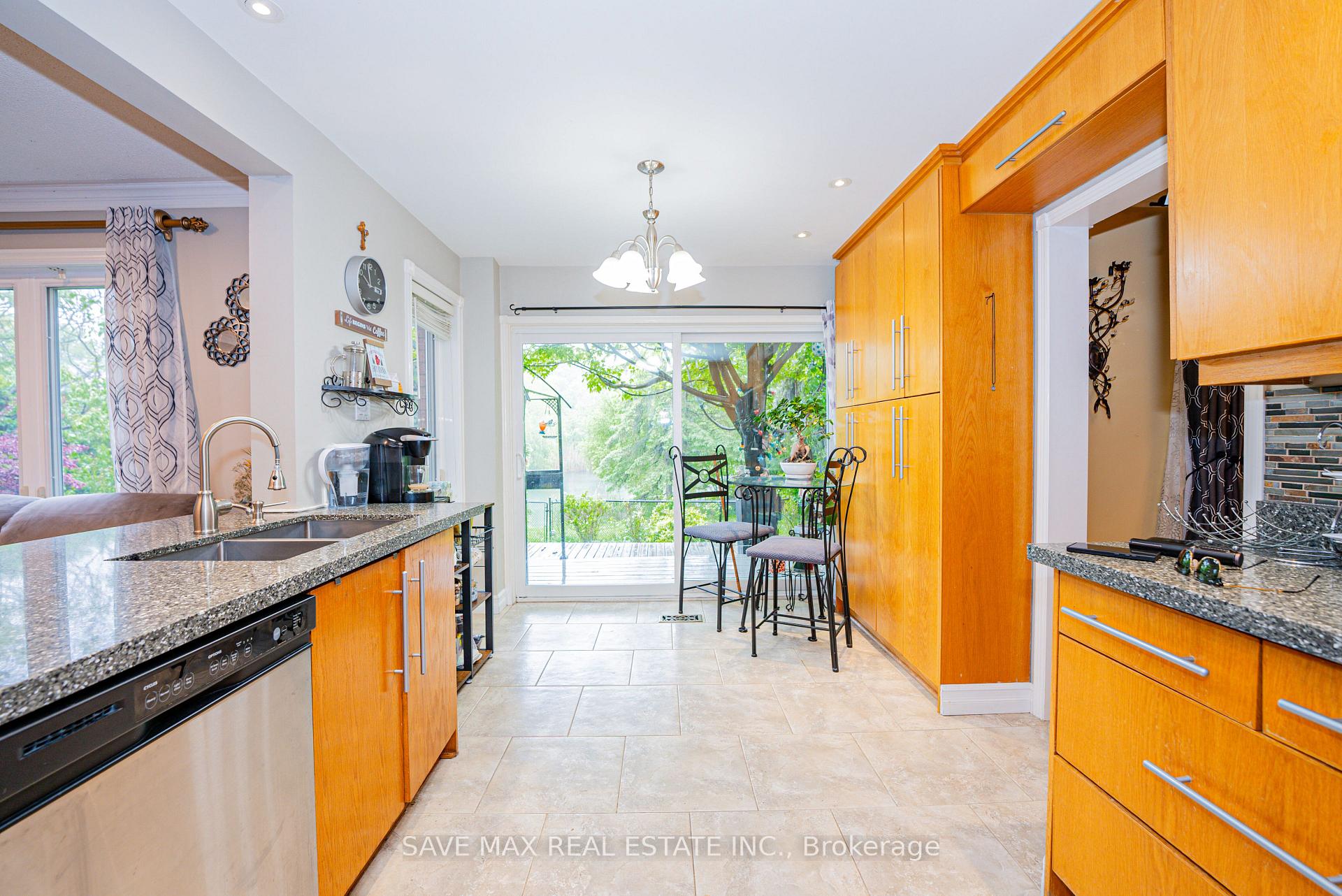 Photo 12 of 62 Laurelcrest Street, Brampton, Westgate — HOMEH
