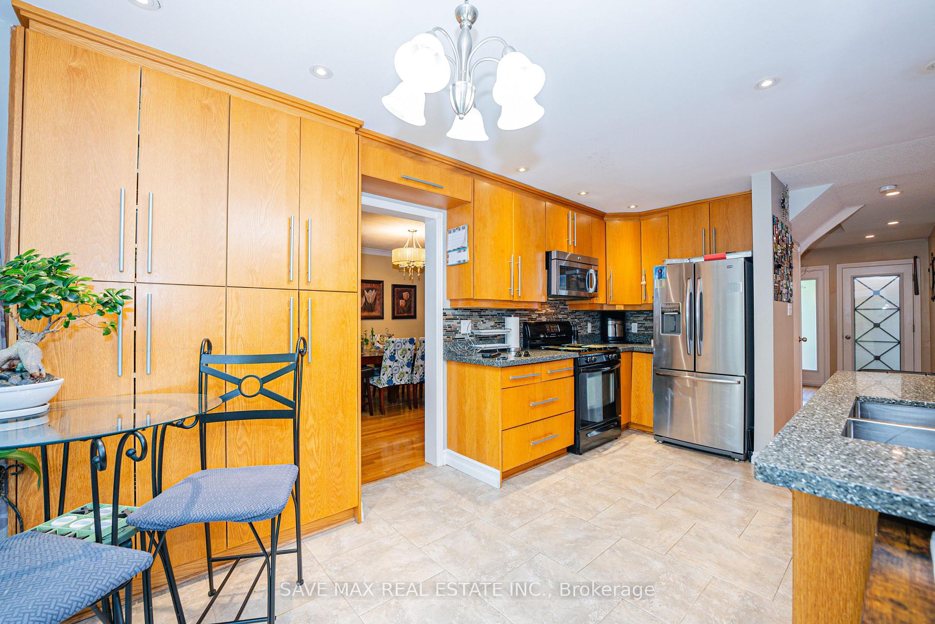 Photo 13 of 62 Laurelcrest Street, Brampton, Westgate — HOMEH