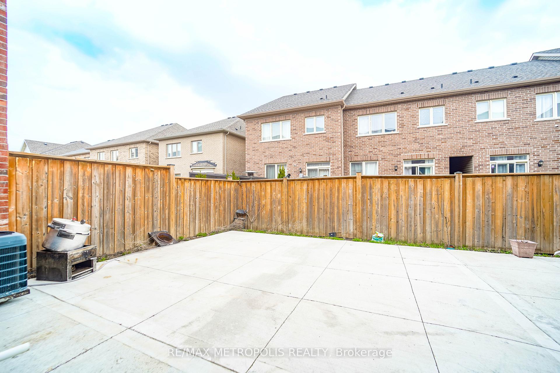 Photo 4 of 55 Pennycross Crescent, Brampton, Northwest Brampton — HOMEH