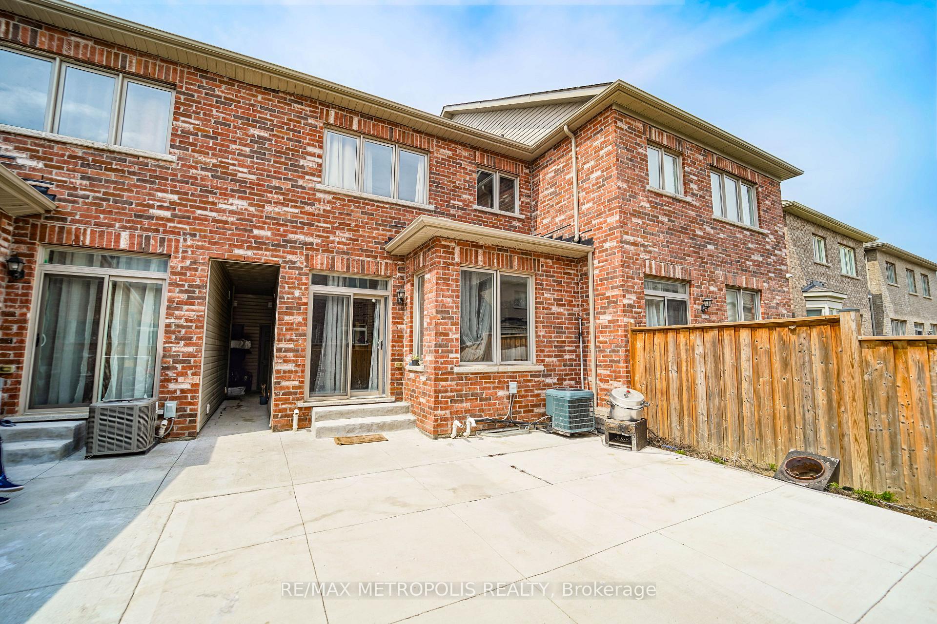Photo 7 of 55 Pennycross Crescent, Brampton, Northwest Brampton — HOMEH