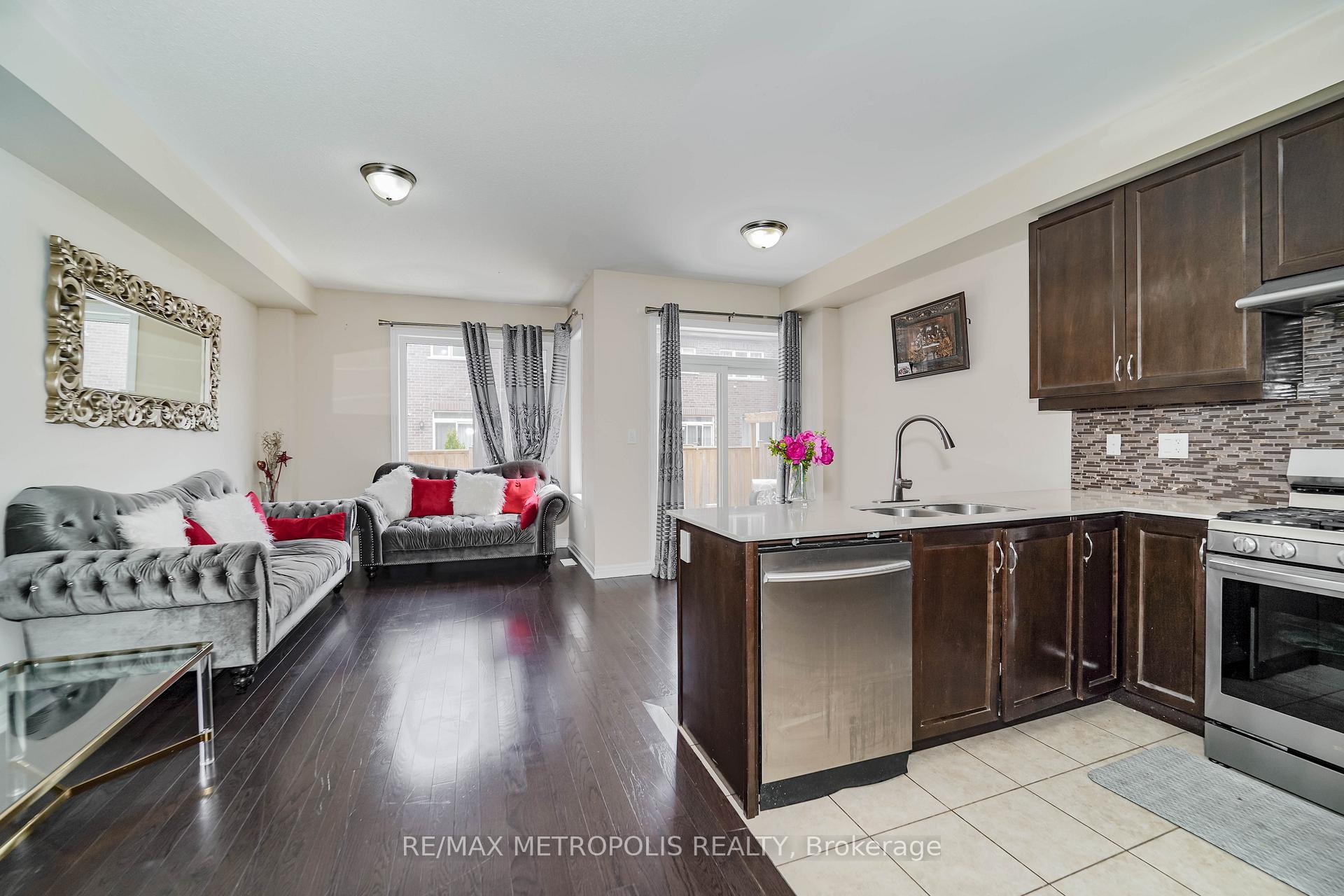 Photo 9 of 55 Pennycross Crescent, Brampton, Northwest Brampton — HOMEH