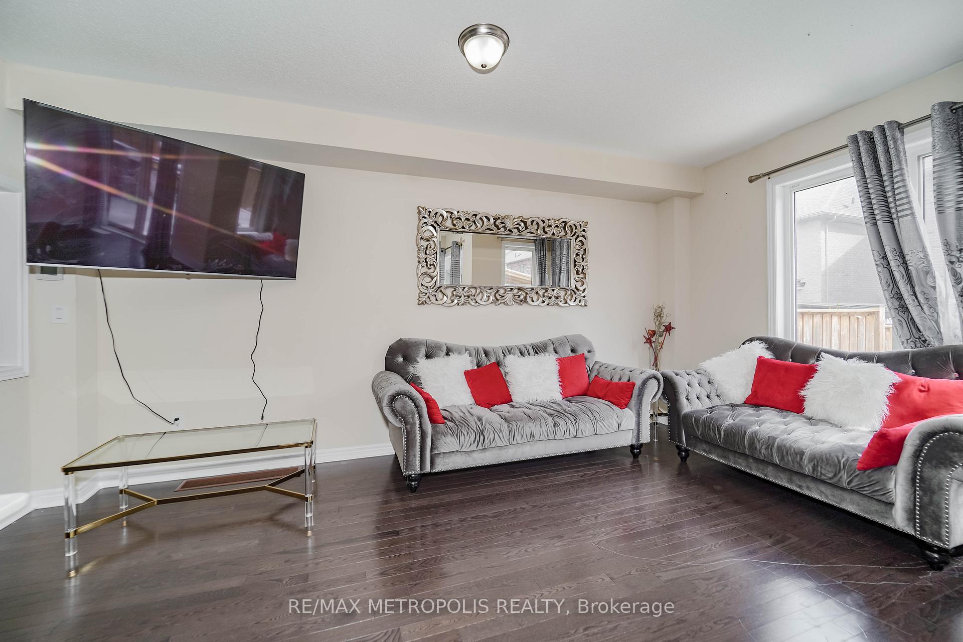 Photo 12 of 55 Pennycross Crescent, Brampton, Northwest Brampton — HOMEH