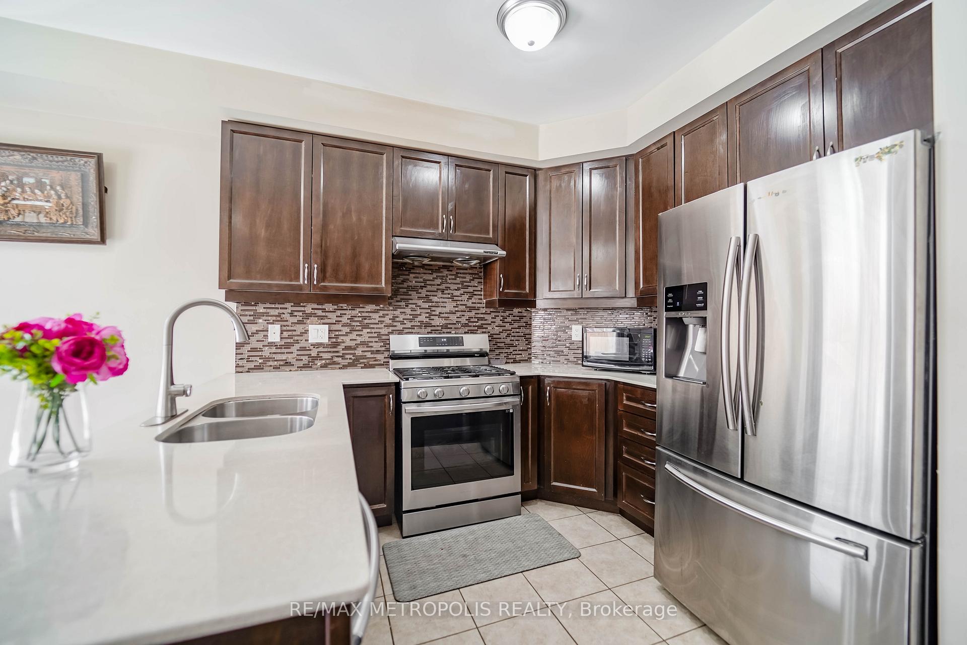 Photo 6 of 55 Pennycross Crescent, Brampton, Northwest Brampton — HOMEH
