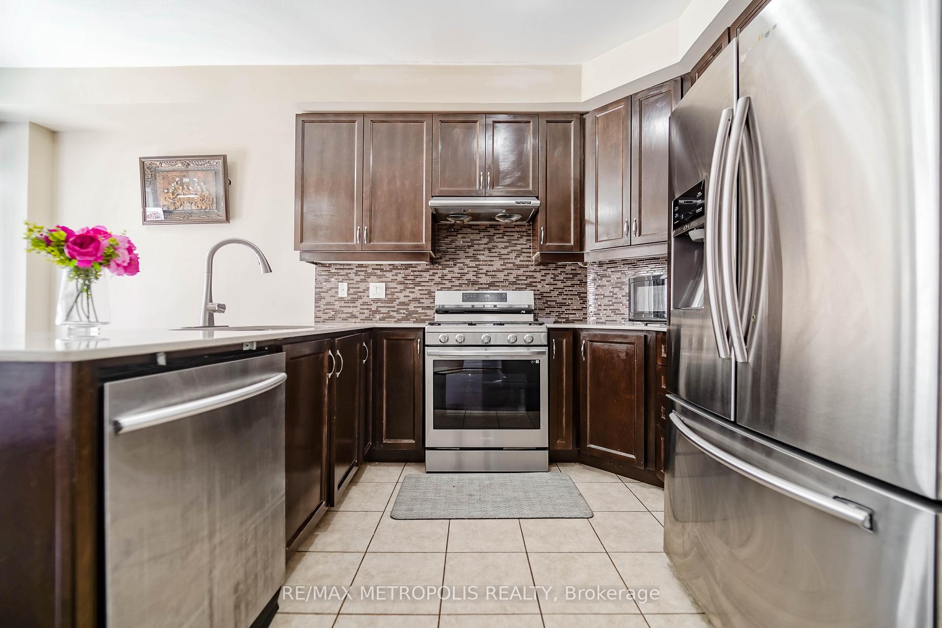Photo 18 of 55 Pennycross Crescent, Brampton, Northwest Brampton — HOMEH