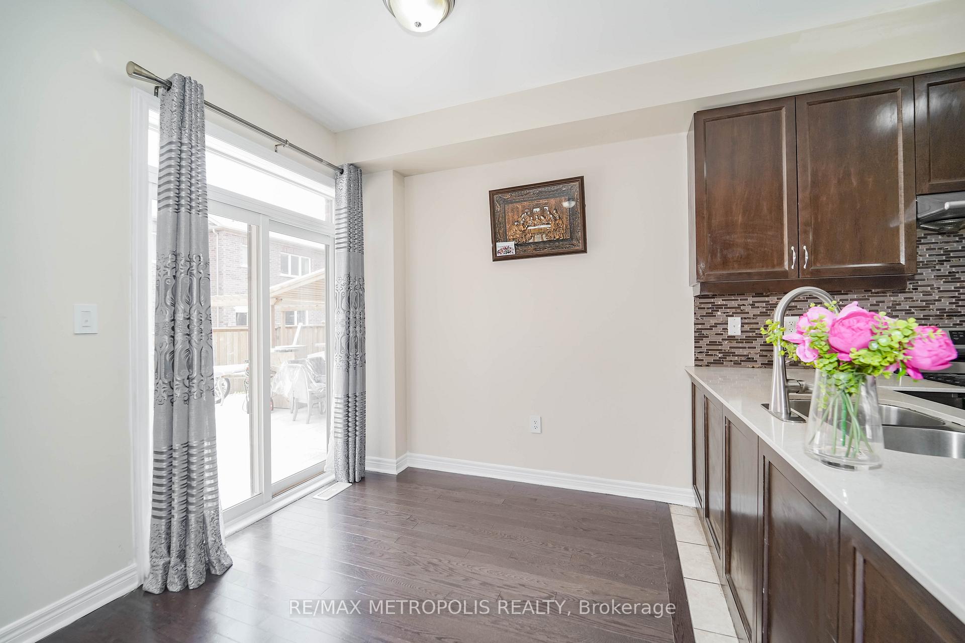 Photo 10 of 55 Pennycross Crescent, Brampton, Northwest Brampton — HOMEH