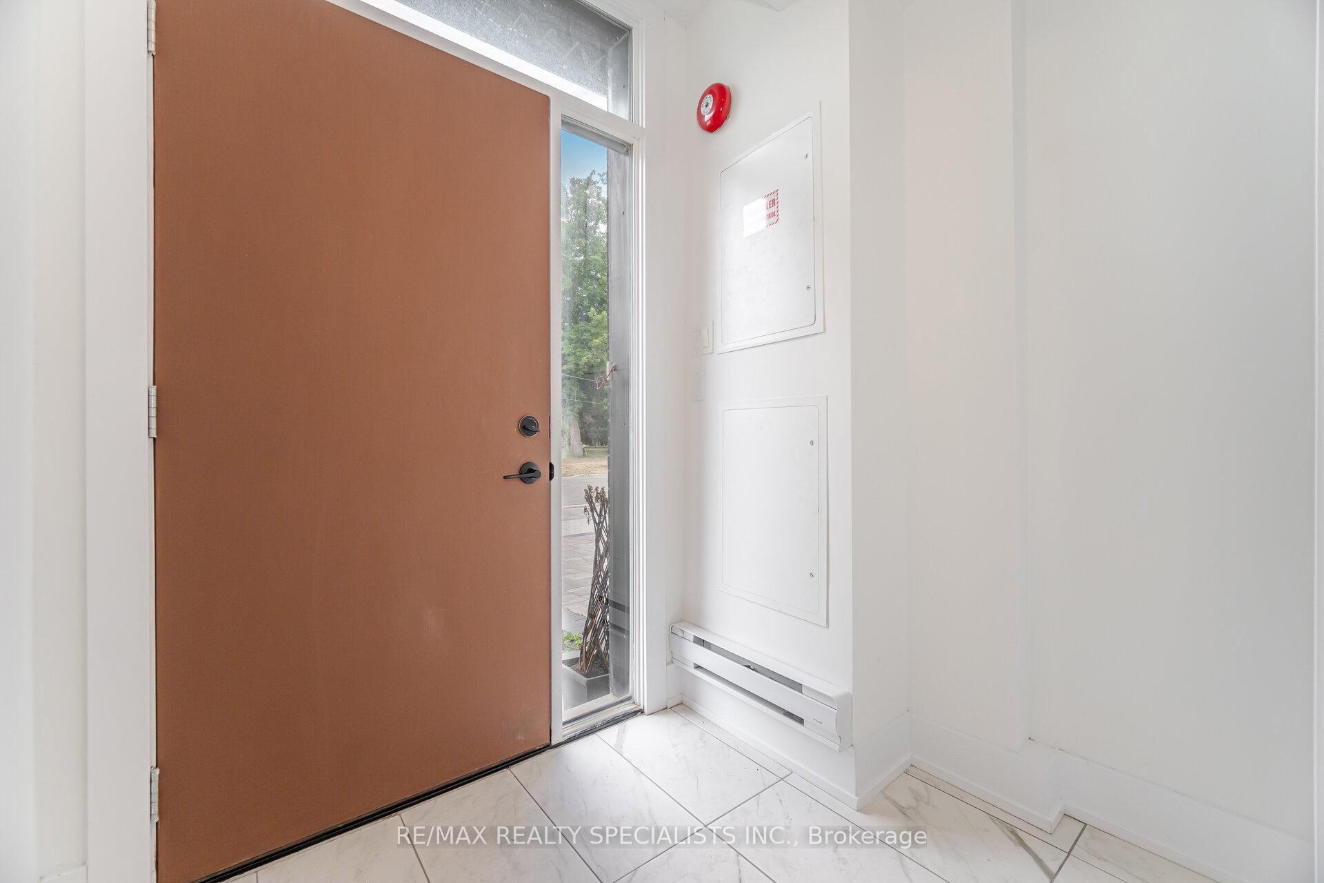 Photo 2 of Unit Unit 3, 1 Hartman Avenue, Vaughan, Islington Woods — HOMEH