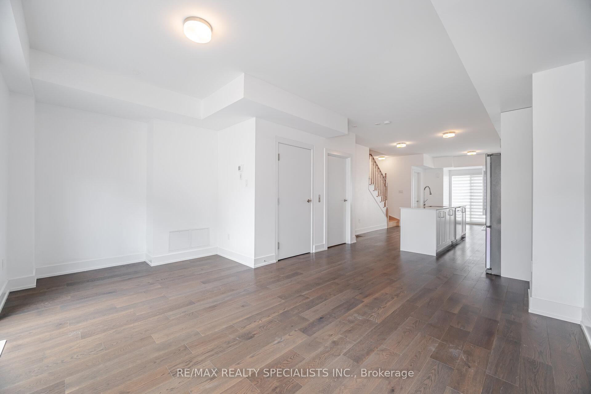 Photo 4 of Unit Unit 3, 1 Hartman Avenue, Vaughan, Islington Woods — HOMEH