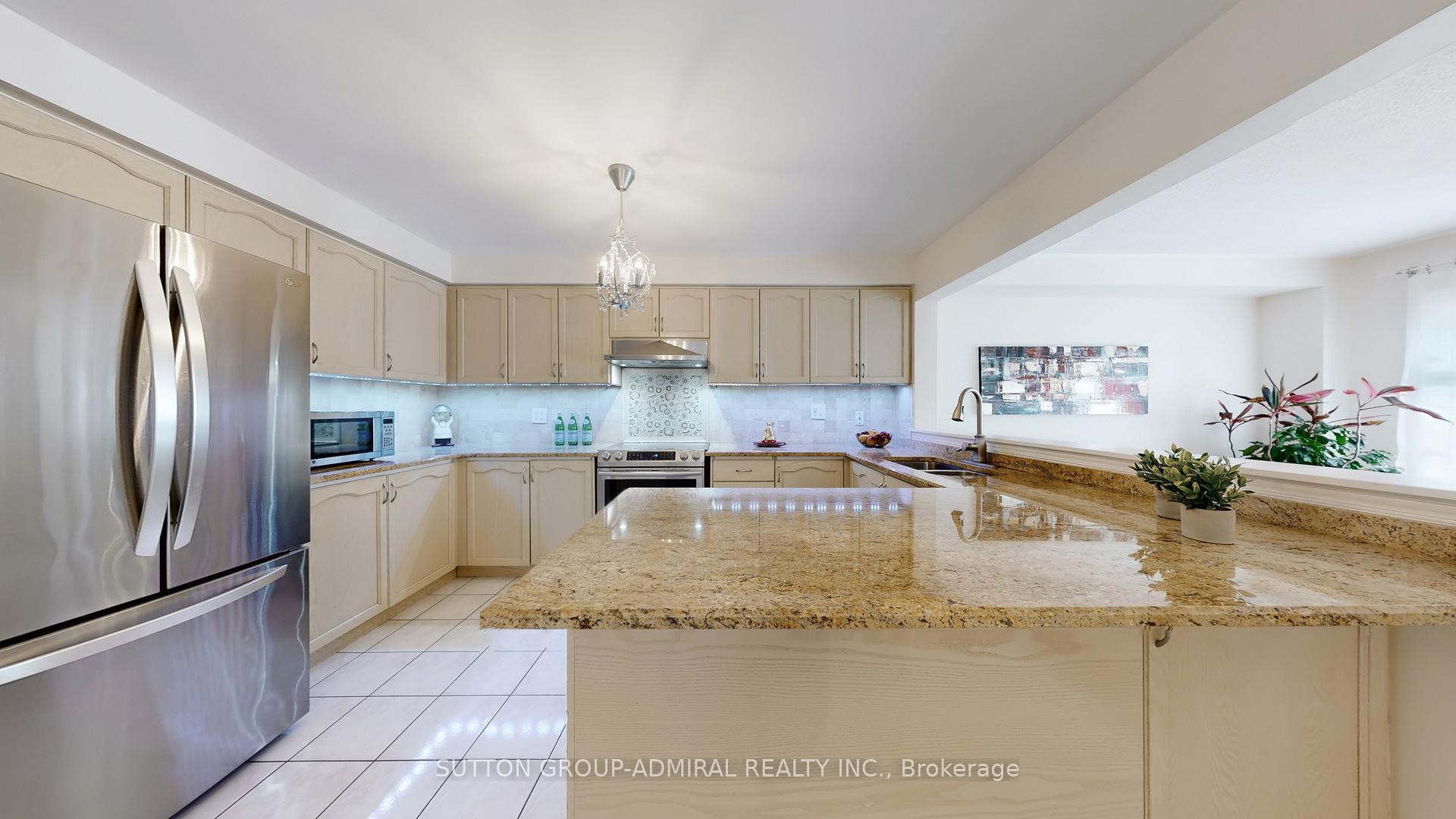 Photo 33 of 7 Rockview Gardens, Vaughan, Concord — HOMEH