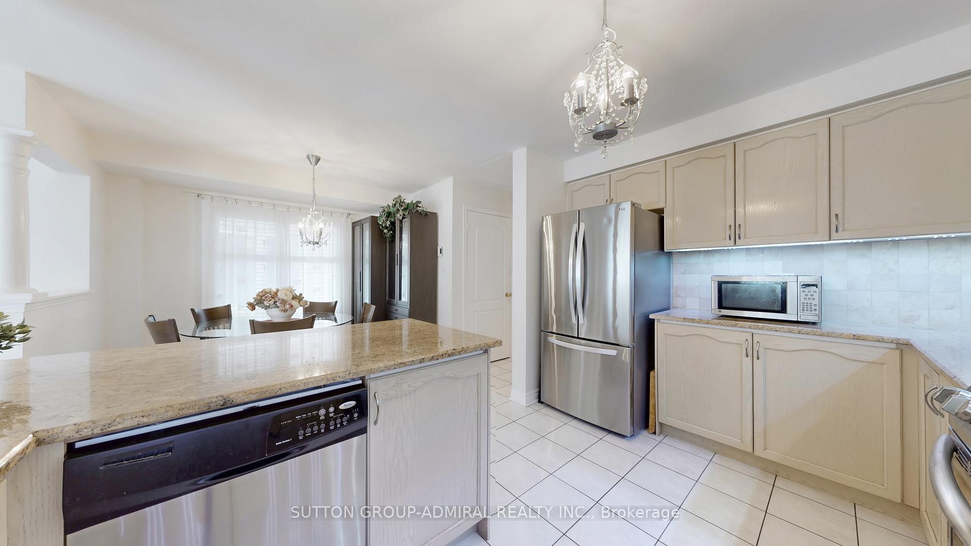 Photo 32 of 7 Rockview Gardens, Vaughan, Concord — HOMEH