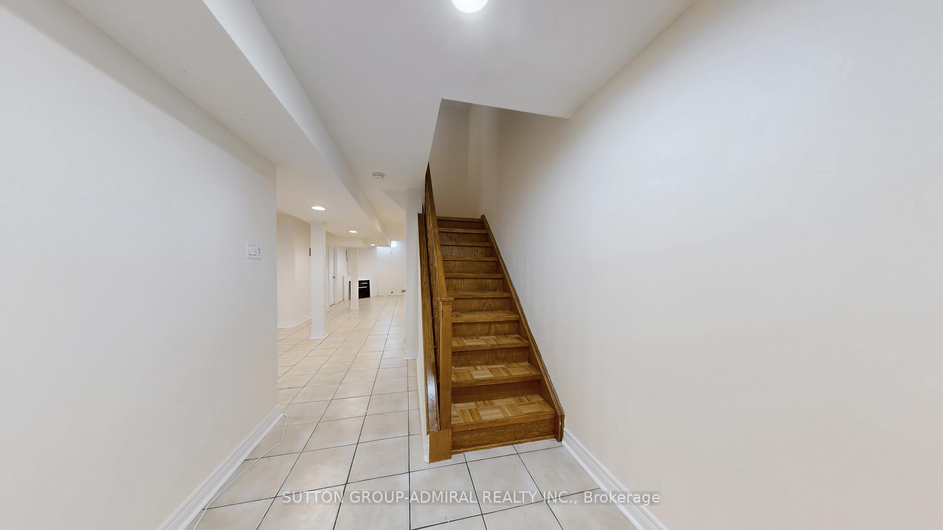 Photo 14 of 7 Rockview Gardens, Vaughan, Concord — HOMEH