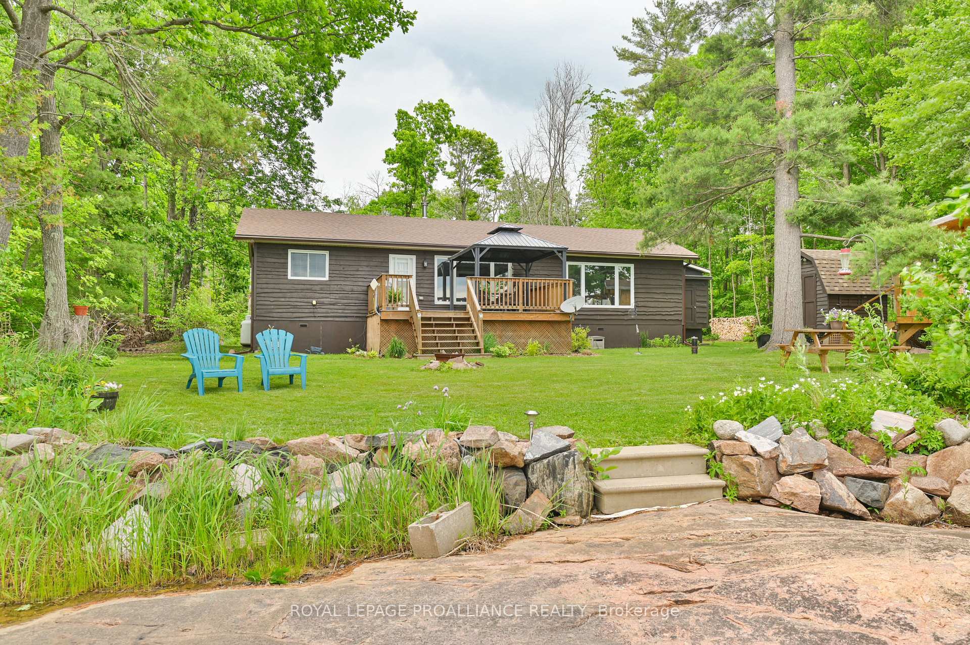 Front of 304 Lakeview Lane