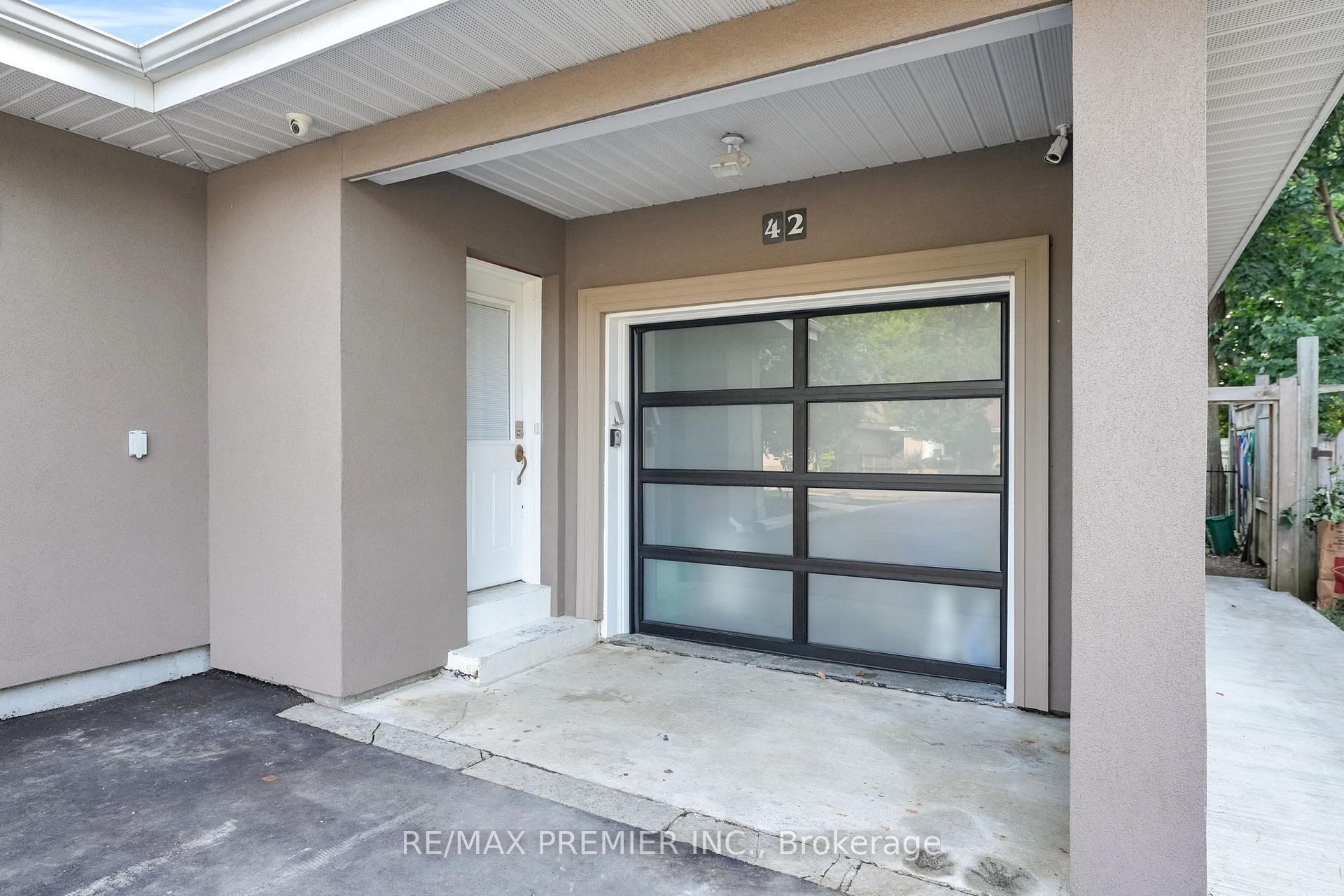Photo 2 of 42 Windridge Drive, Markham, Bullock — HOMEH