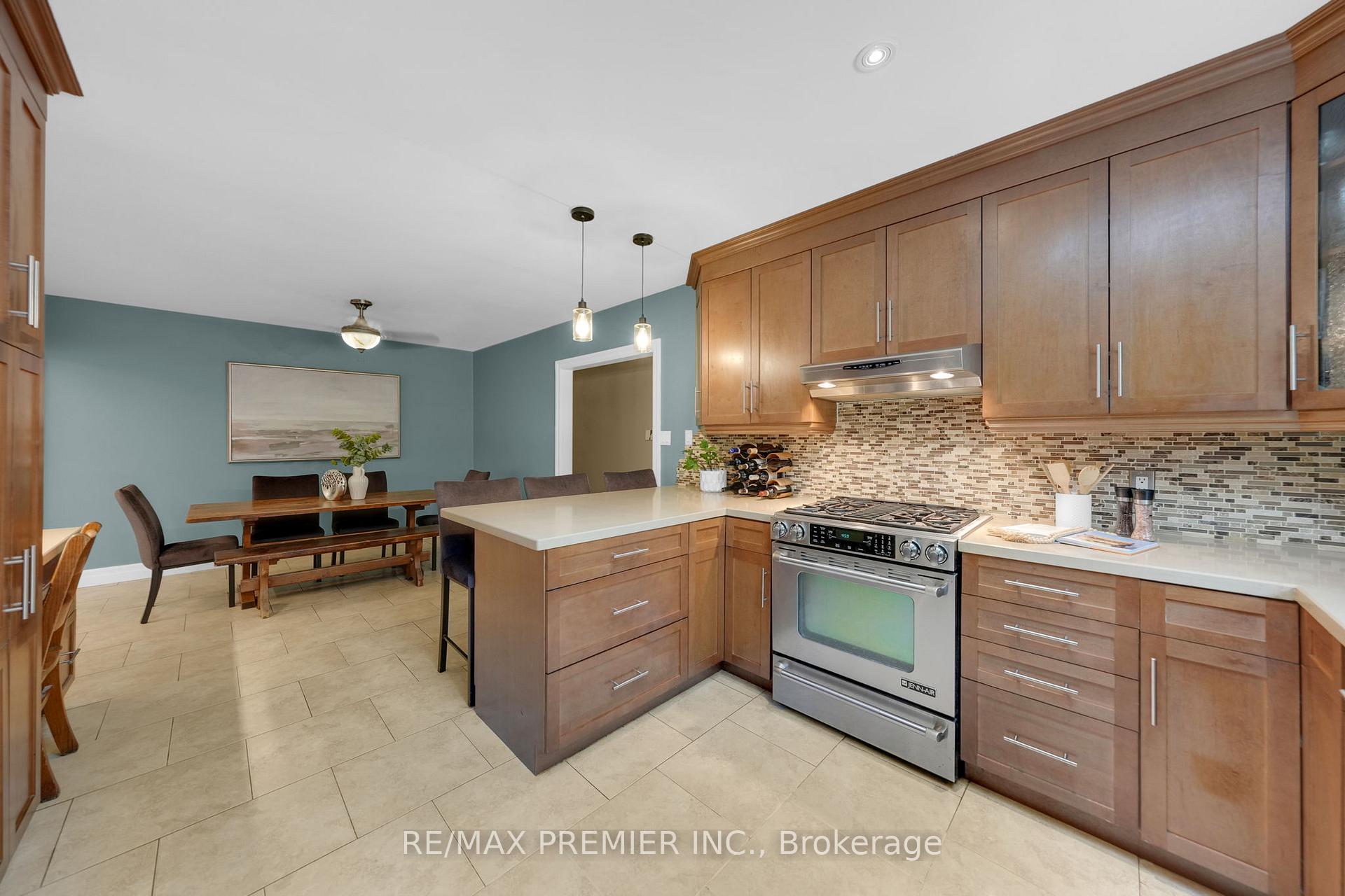 Photo 3 of 42 Windridge Drive, Markham, Bullock — HOMEH