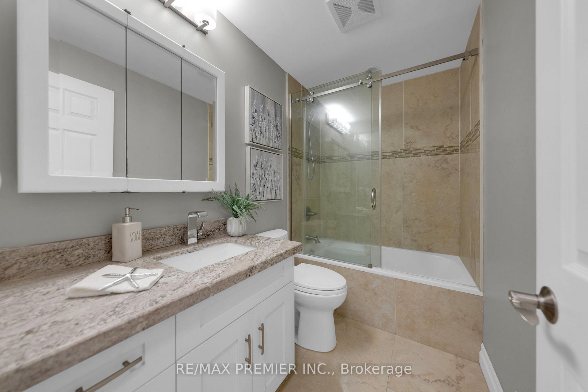 Photo 15 of 42 Windridge Drive, Markham, Bullock — HOMEH