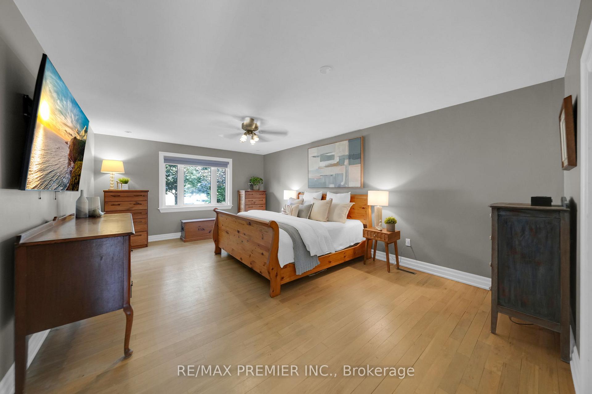 Photo 4 of 42 Windridge Drive, Markham, Bullock — HOMEH