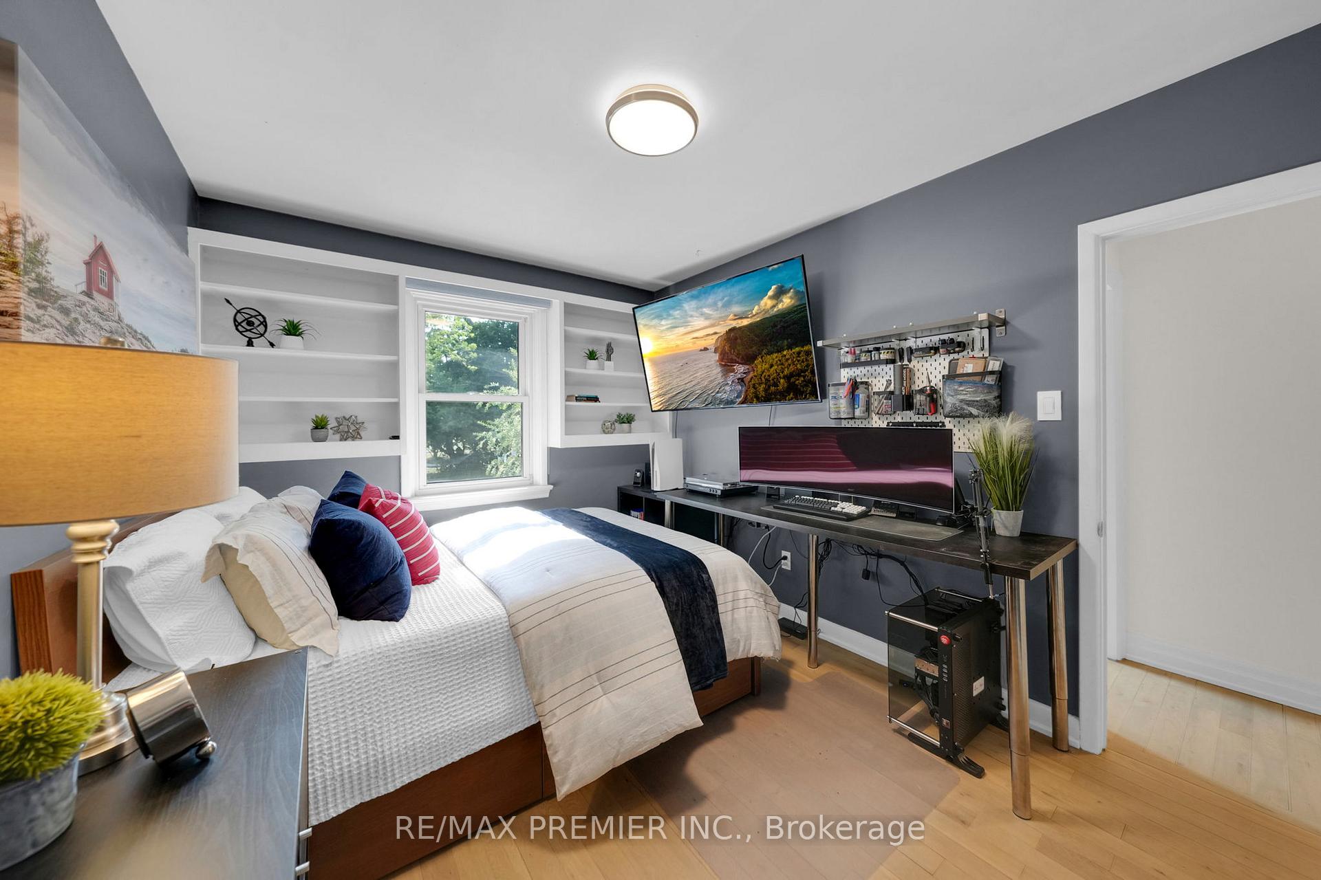 Photo 19 of 42 Windridge Drive, Markham, Bullock — HOMEH