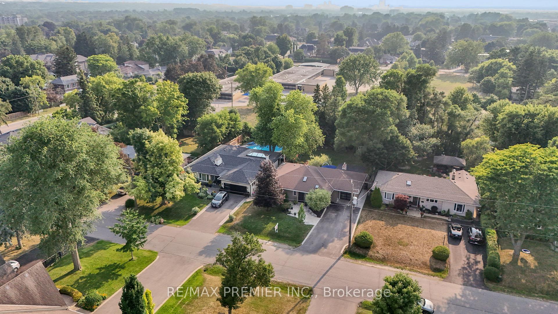 Photo 33 of 42 Windridge Drive, Markham, Bullock — HOMEH