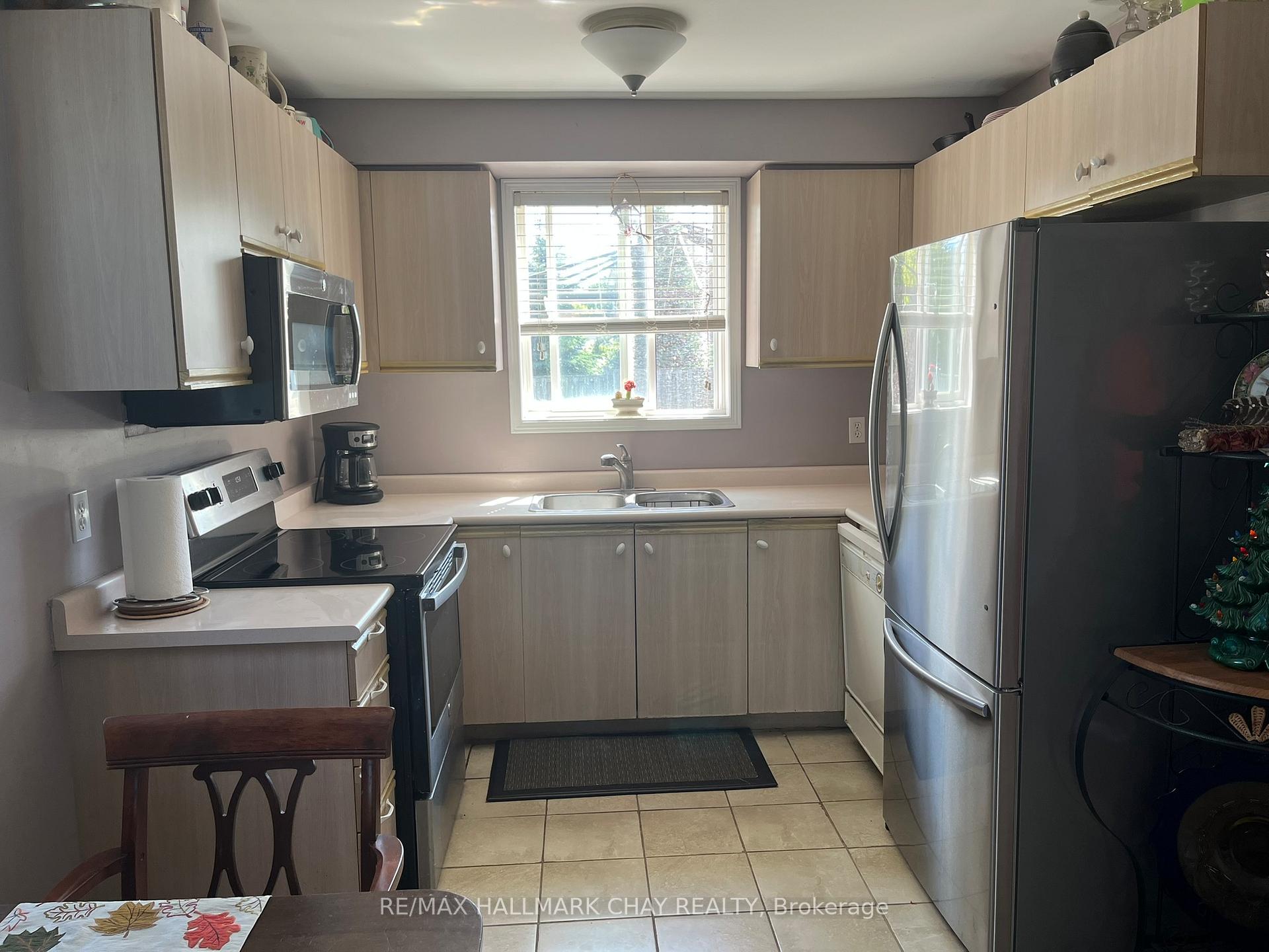 Photo 5 of 29 Charleson Drive, Barrie, Holly — HOMEH