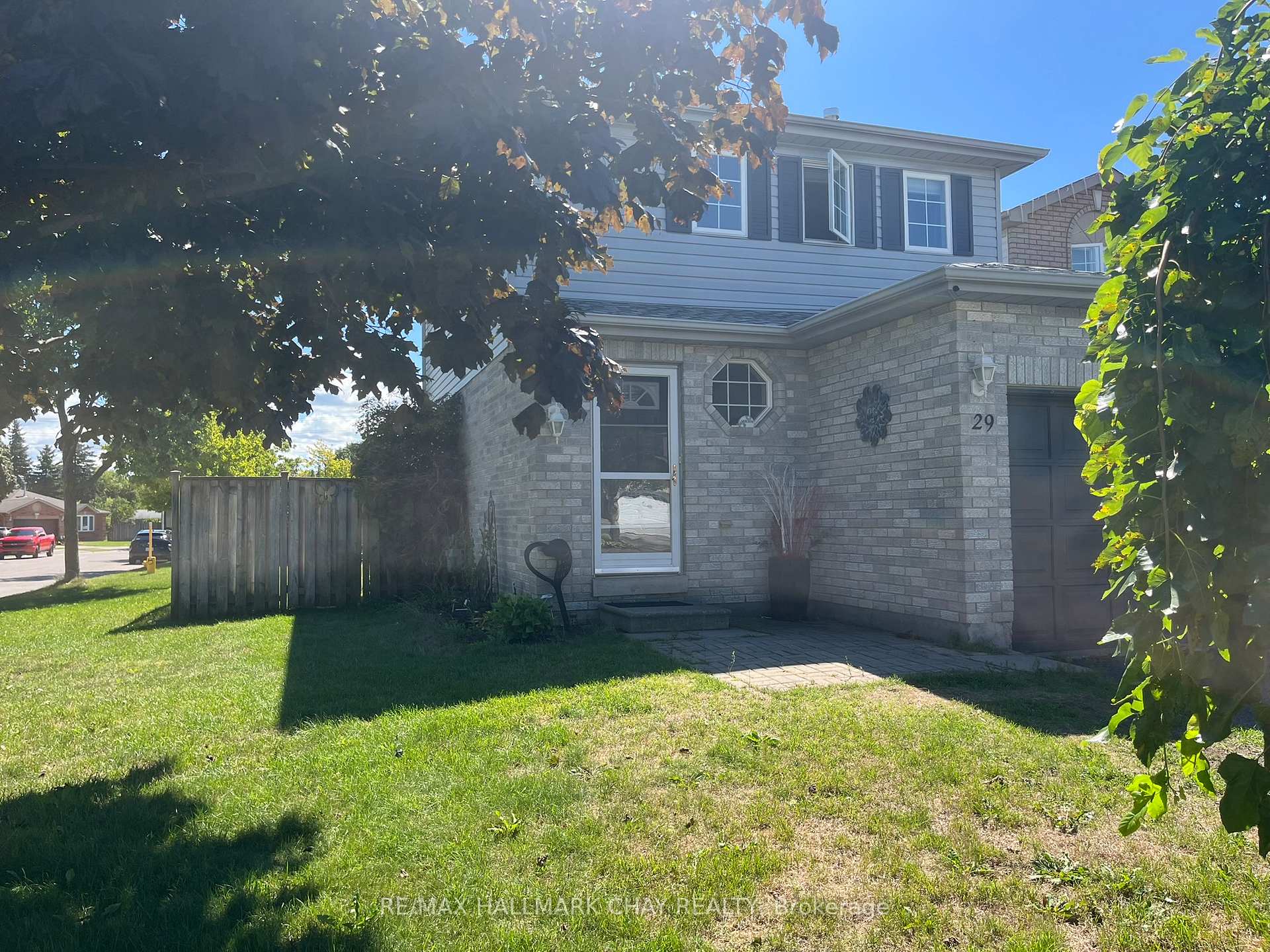 Photo 14 of 29 Charleson Drive, Barrie, Holly — HOMEH