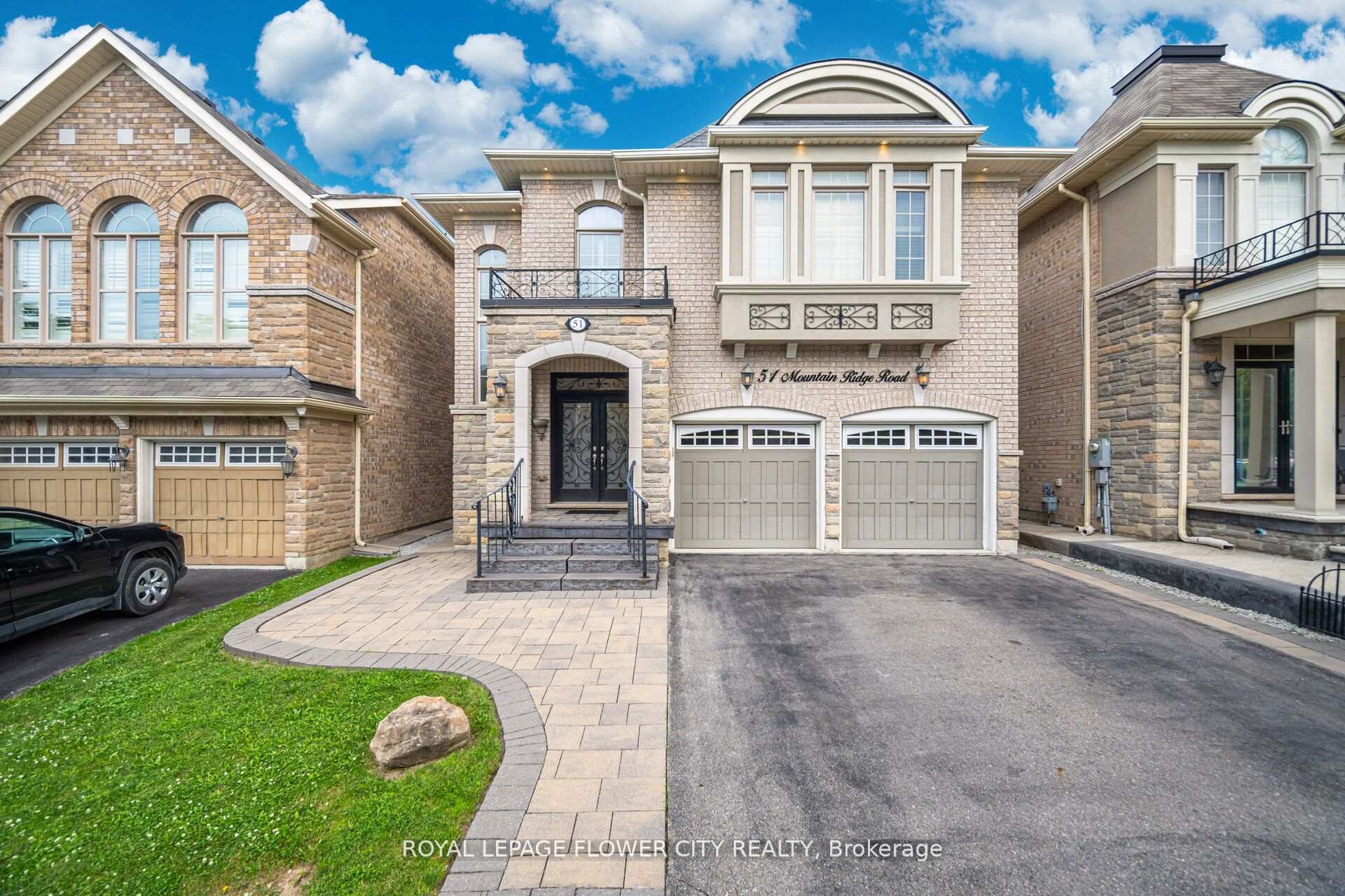 Photo 2 of 51 Mountain Ridge Road, Brampton, Bram West — HOMEH