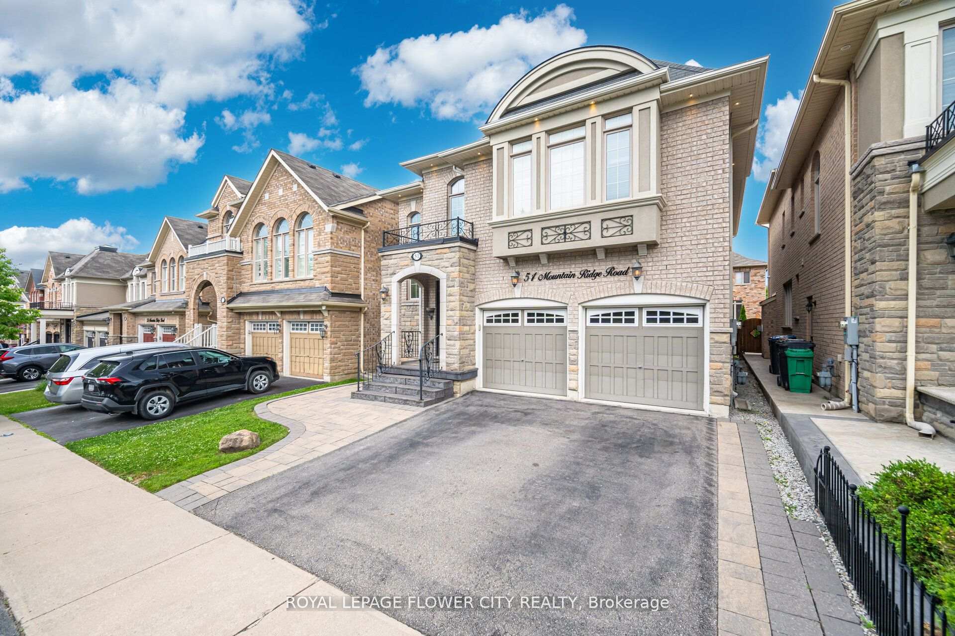 Photo 5 of 51 Mountain Ridge Road, Brampton, Bram West — HOMEH
